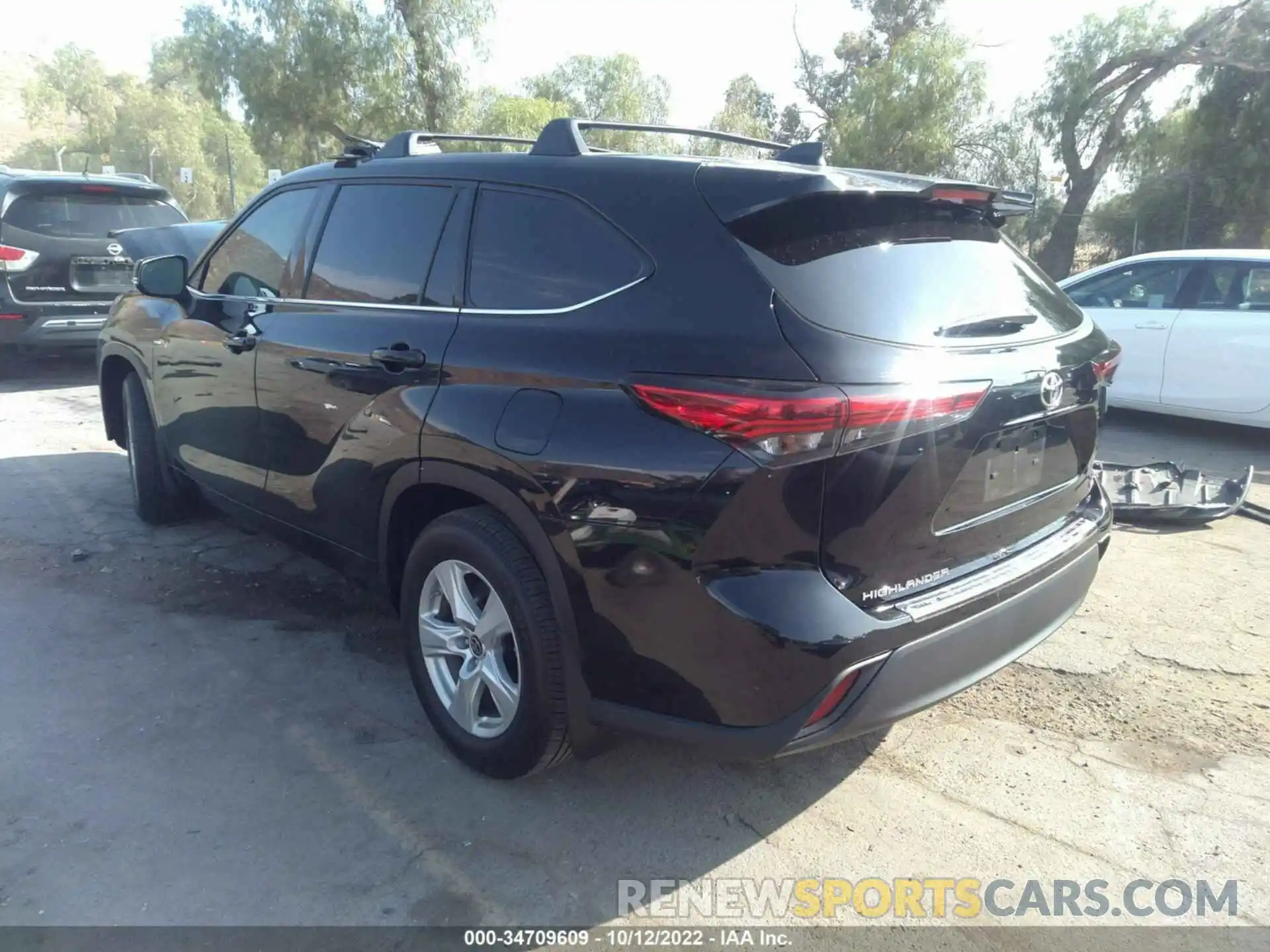 3 Photograph of a damaged car 5TDZZRAH1NS102921 TOYOTA HIGHLANDER 2022