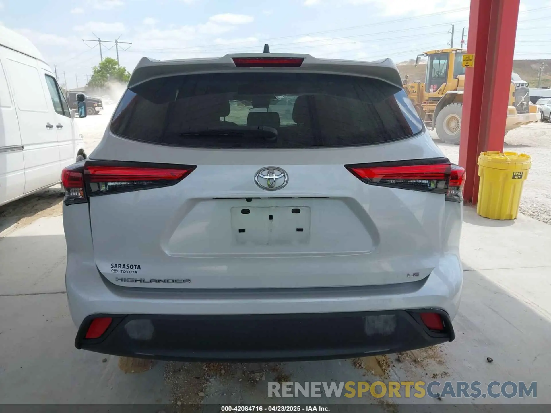 16 Photograph of a damaged car 5TDZZRAH1NS114941 TOYOTA HIGHLANDER 2022