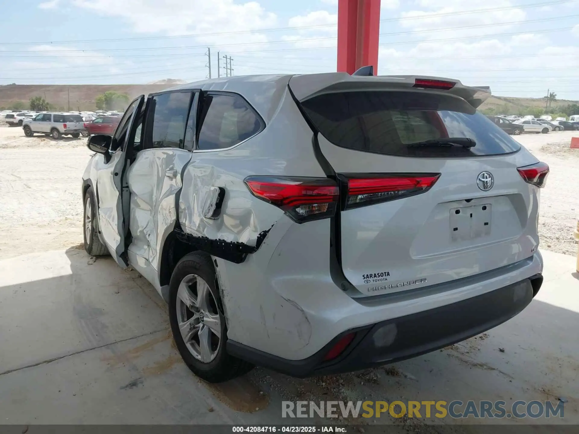 3 Photograph of a damaged car 5TDZZRAH1NS114941 TOYOTA HIGHLANDER 2022