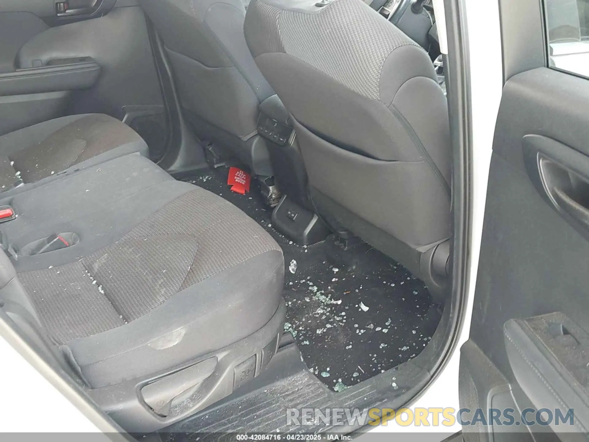 8 Photograph of a damaged car 5TDZZRAH1NS114941 TOYOTA HIGHLANDER 2022