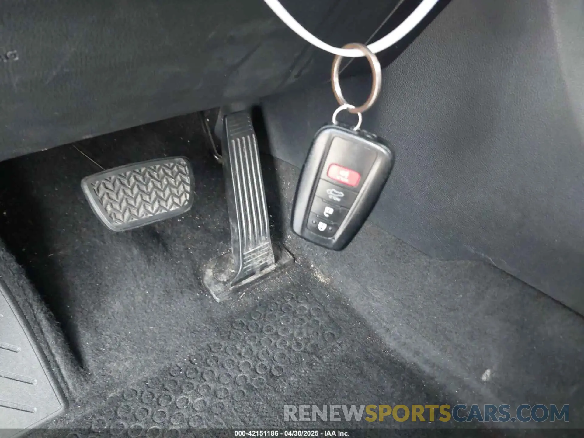 11 Photograph of a damaged car 5TDZZRAH1NS138852 TOYOTA HIGHLANDER 2022