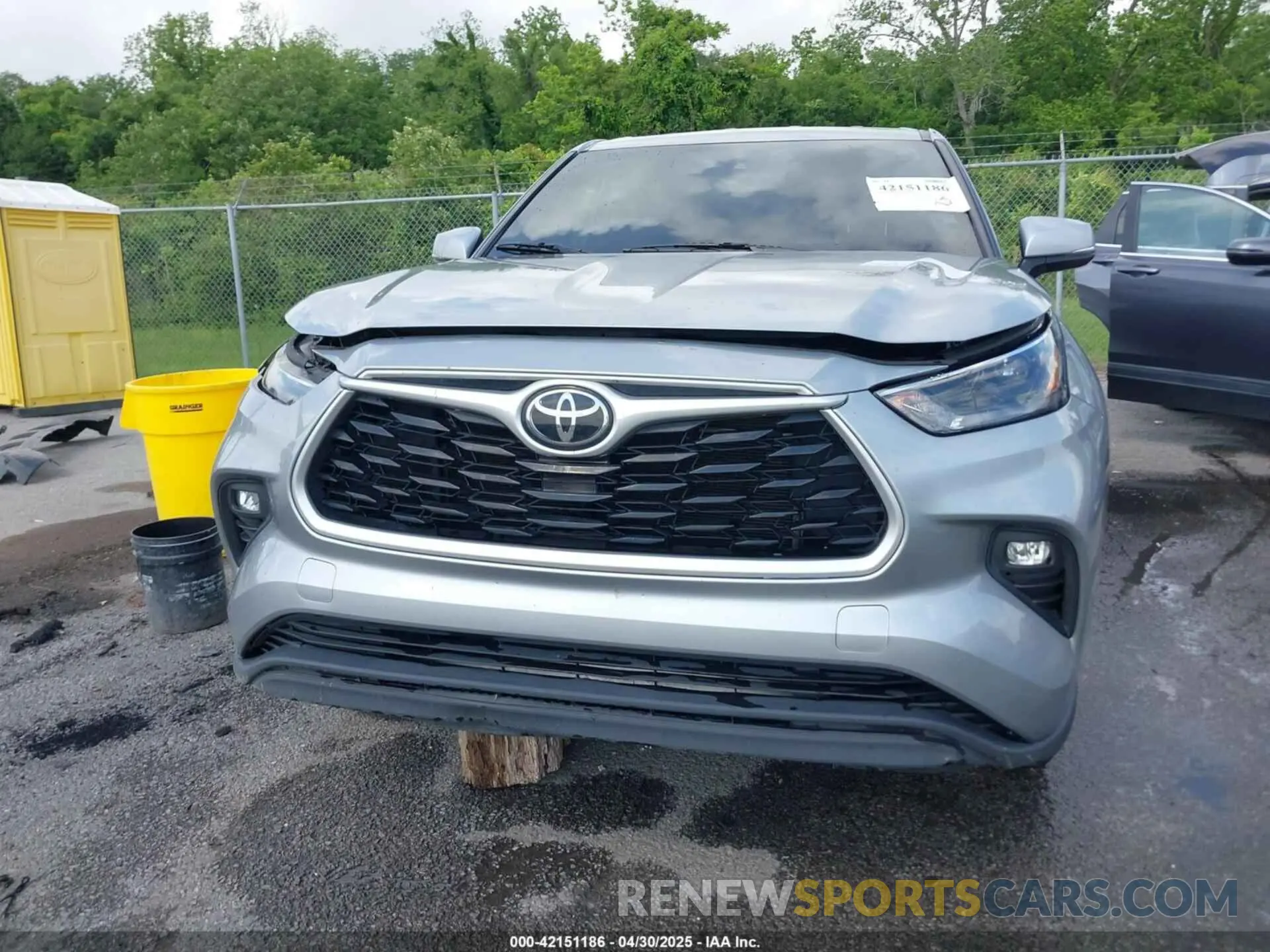 12 Photograph of a damaged car 5TDZZRAH1NS138852 TOYOTA HIGHLANDER 2022