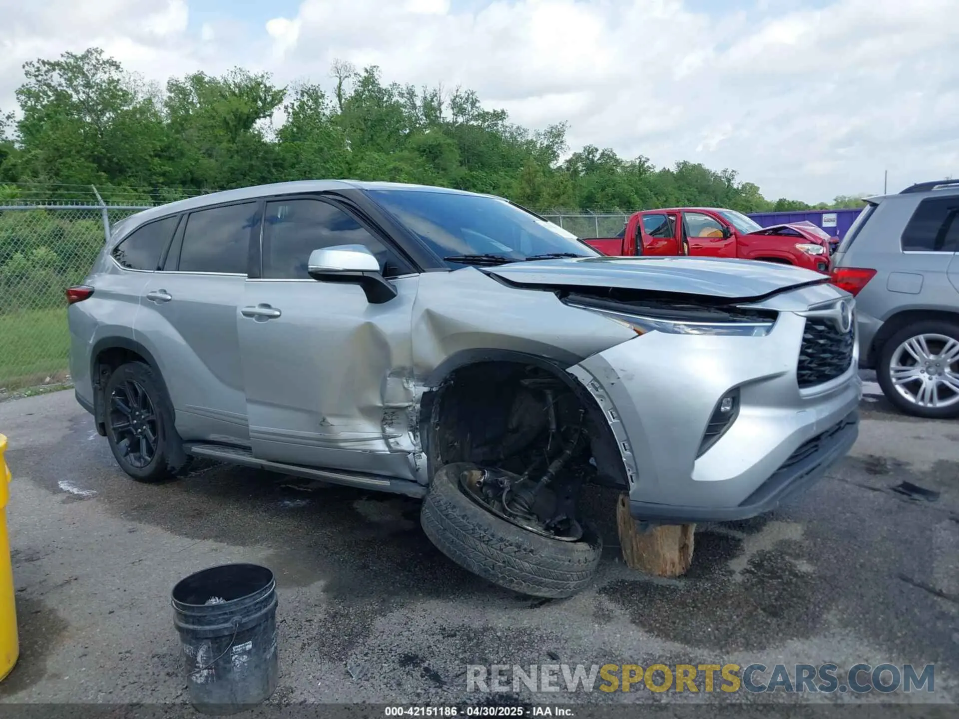 13 Photograph of a damaged car 5TDZZRAH1NS138852 TOYOTA HIGHLANDER 2022