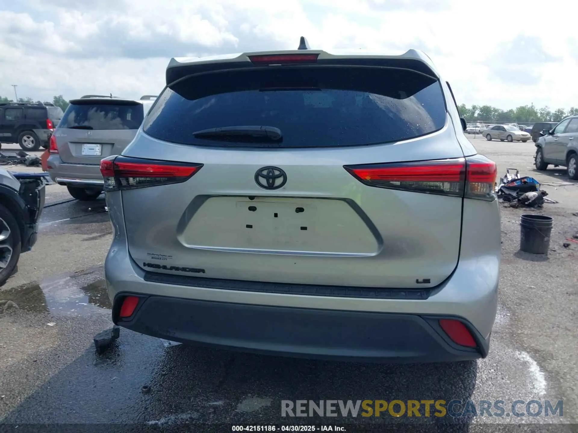 16 Photograph of a damaged car 5TDZZRAH1NS138852 TOYOTA HIGHLANDER 2022
