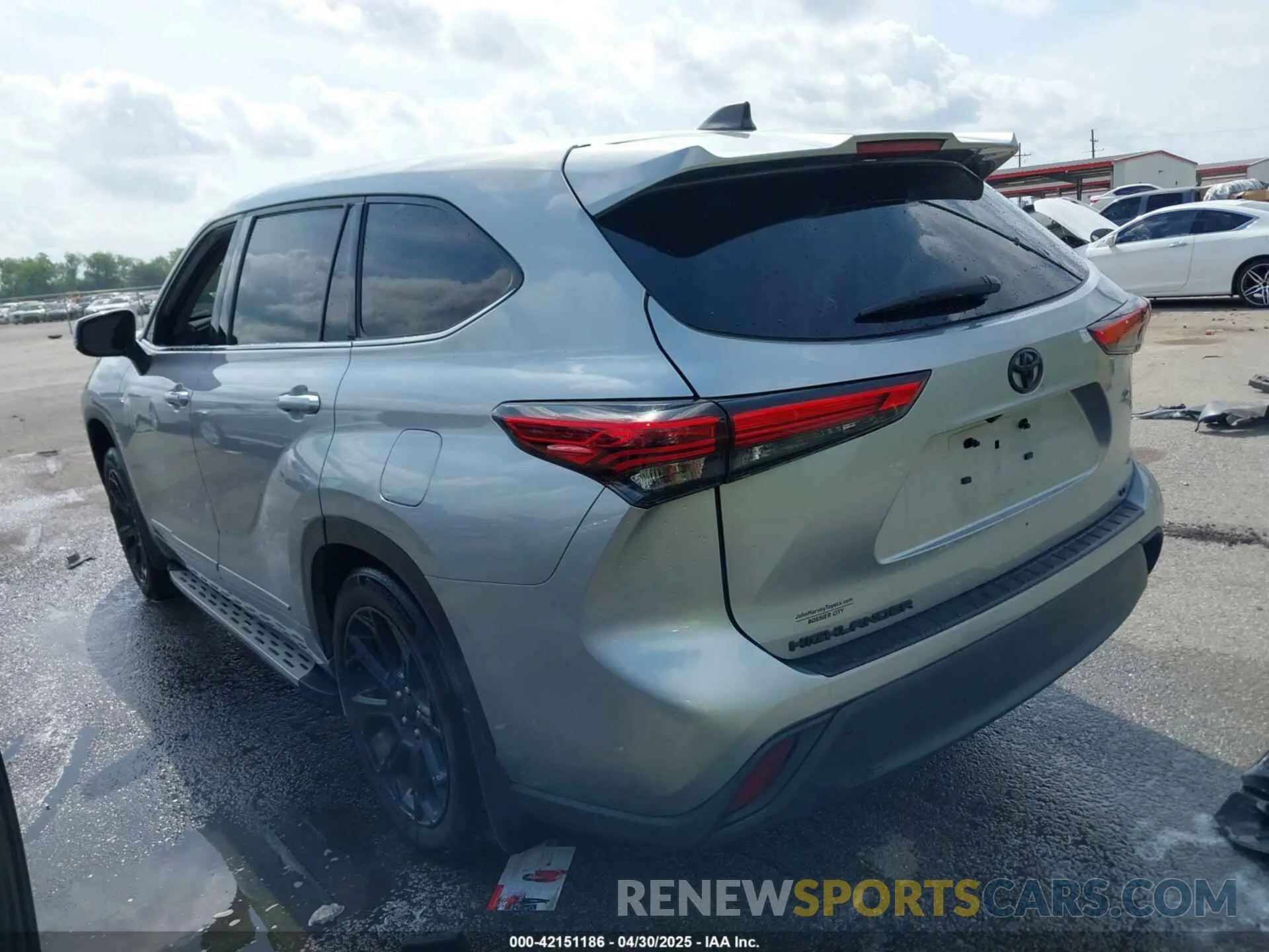 3 Photograph of a damaged car 5TDZZRAH1NS138852 TOYOTA HIGHLANDER 2022