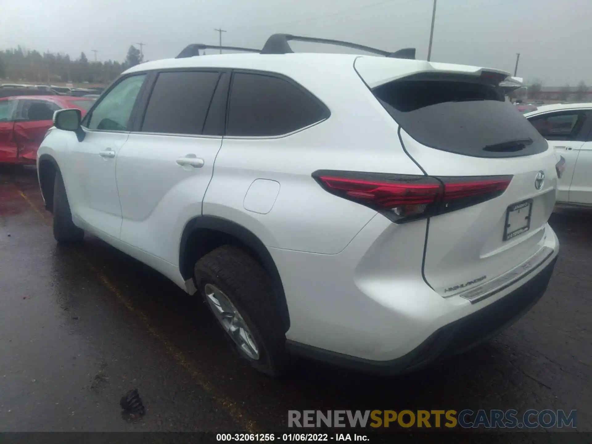 3 Photograph of a damaged car 5TDZZRAH1NS539219 TOYOTA HIGHLANDER 2022