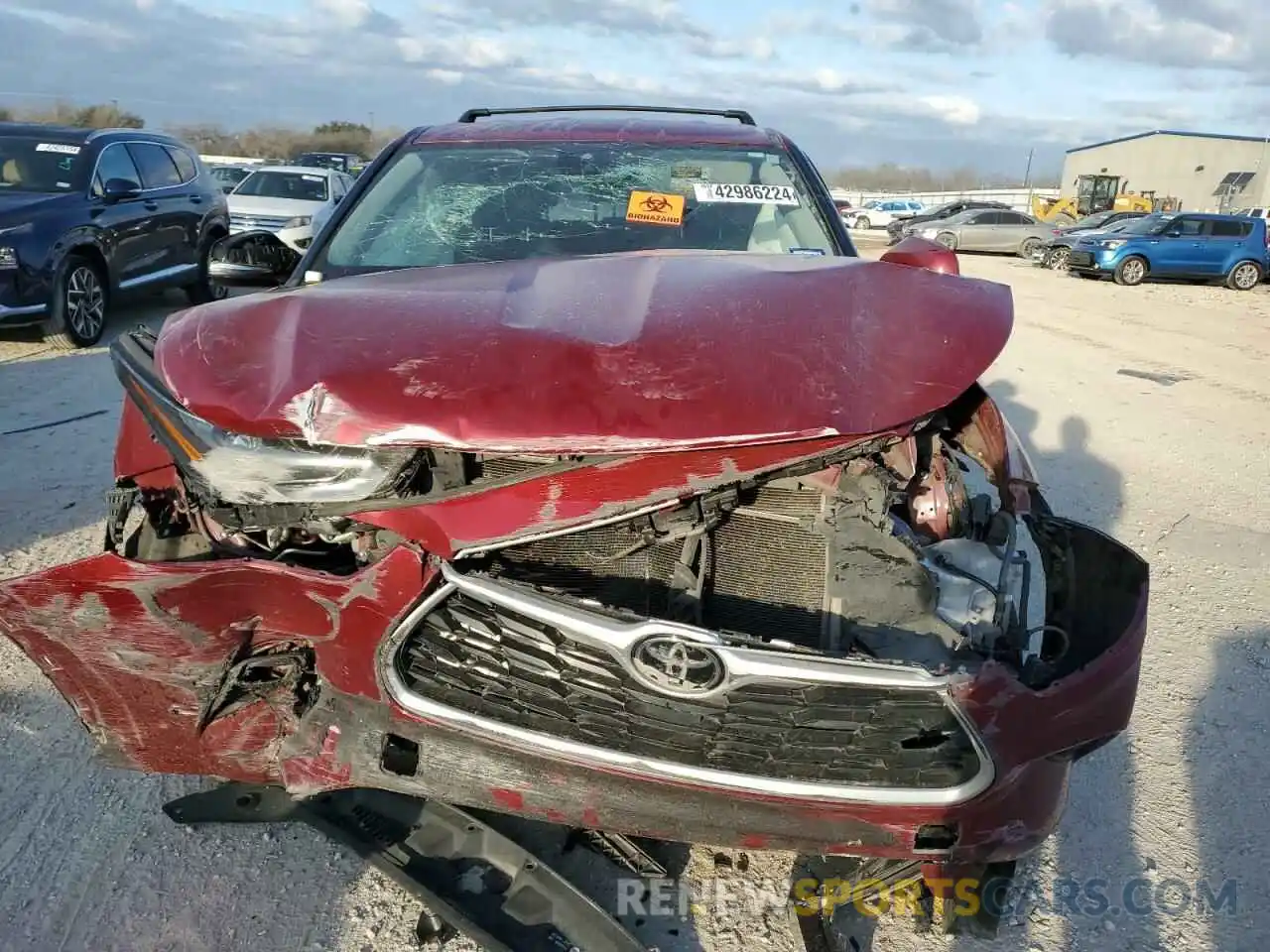 5 Photograph of a damaged car 5TDZZRAH1NS542153 TOYOTA HIGHLANDER 2022