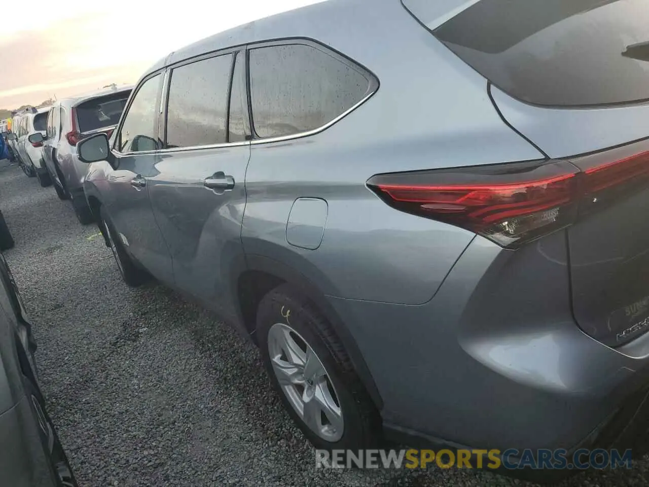 2 Photograph of a damaged car 5TDZZRAH2NS130730 TOYOTA HIGHLANDER 2022