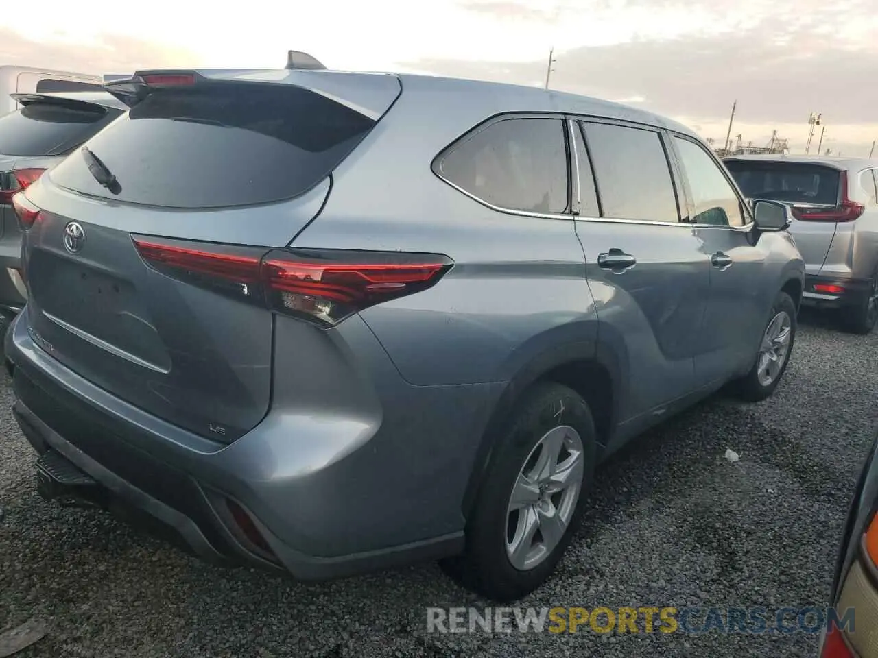 3 Photograph of a damaged car 5TDZZRAH2NS130730 TOYOTA HIGHLANDER 2022