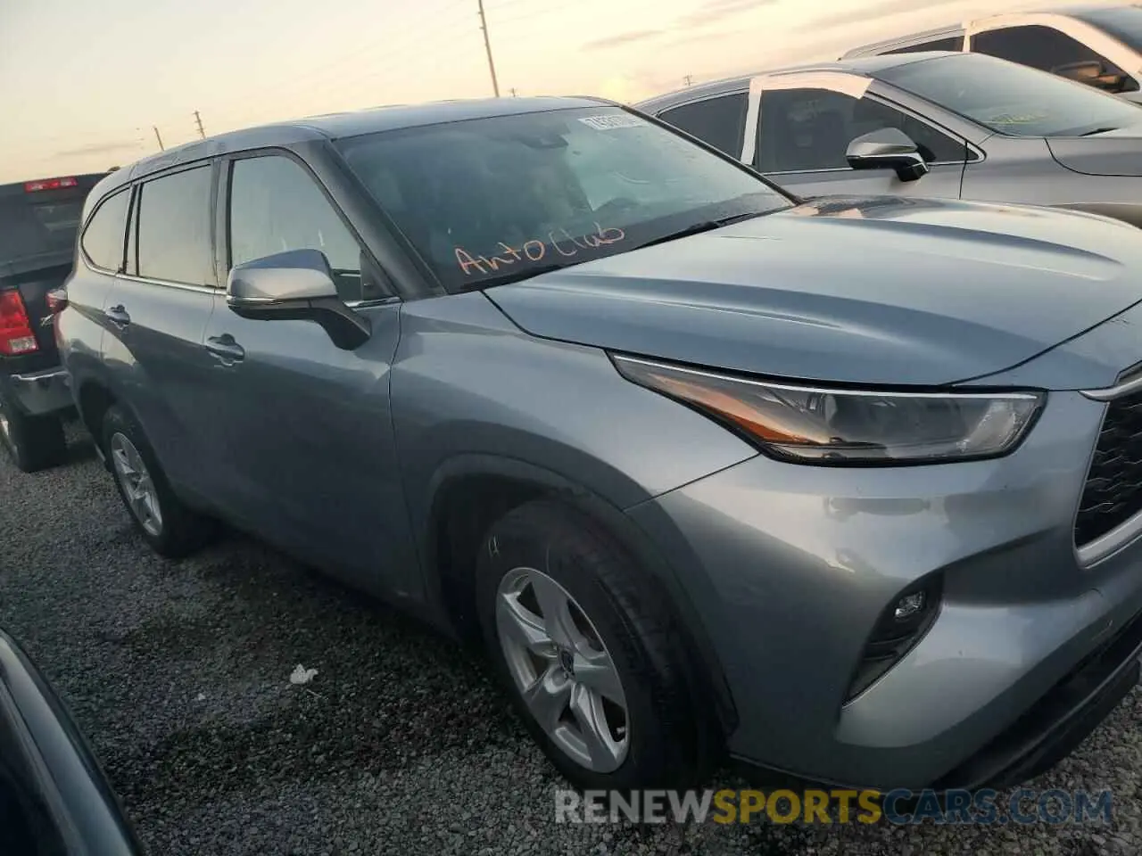4 Photograph of a damaged car 5TDZZRAH2NS130730 TOYOTA HIGHLANDER 2022