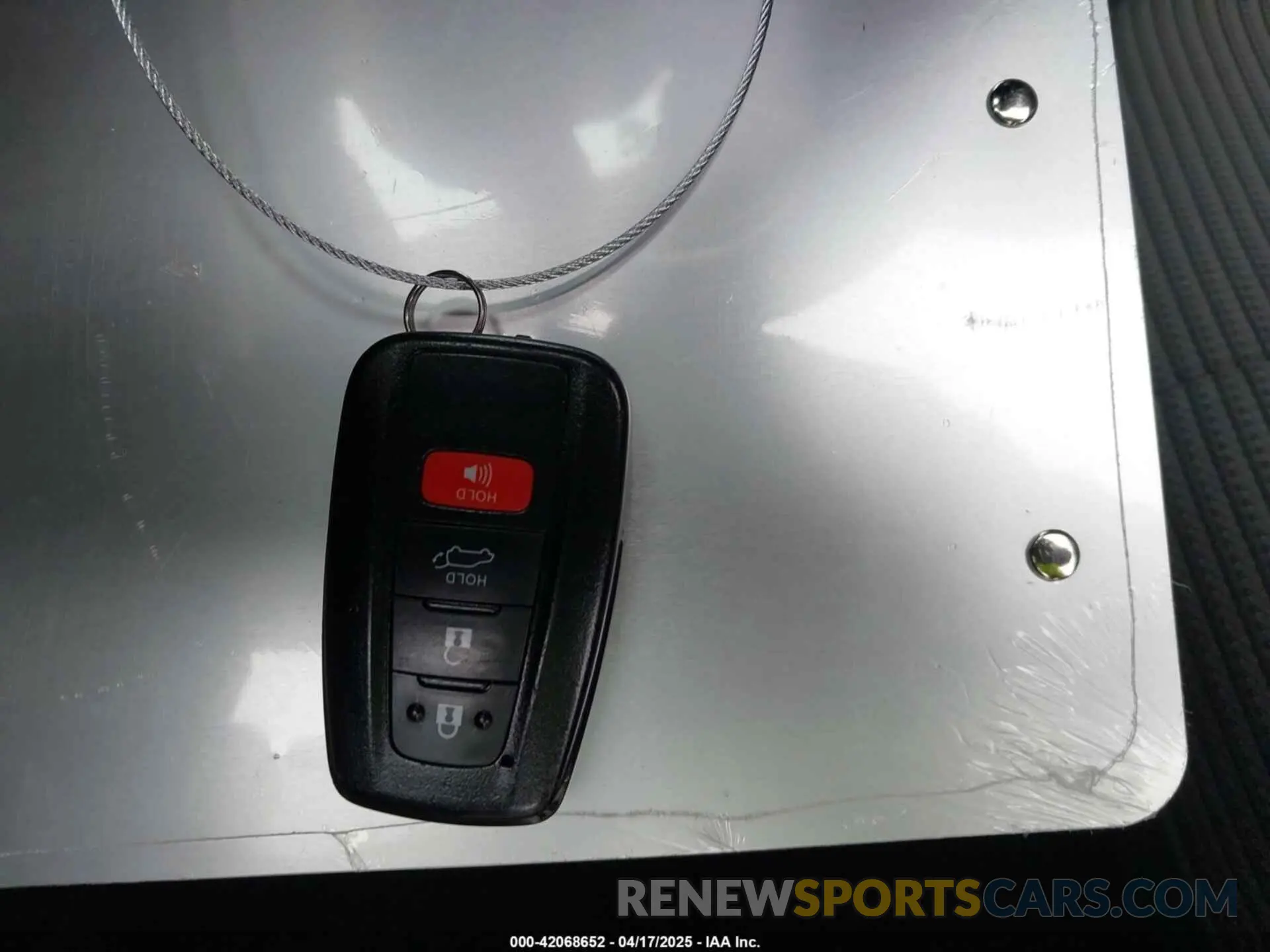 11 Photograph of a damaged car 5TDZZRAH2NS550598 TOYOTA HIGHLANDER 2022