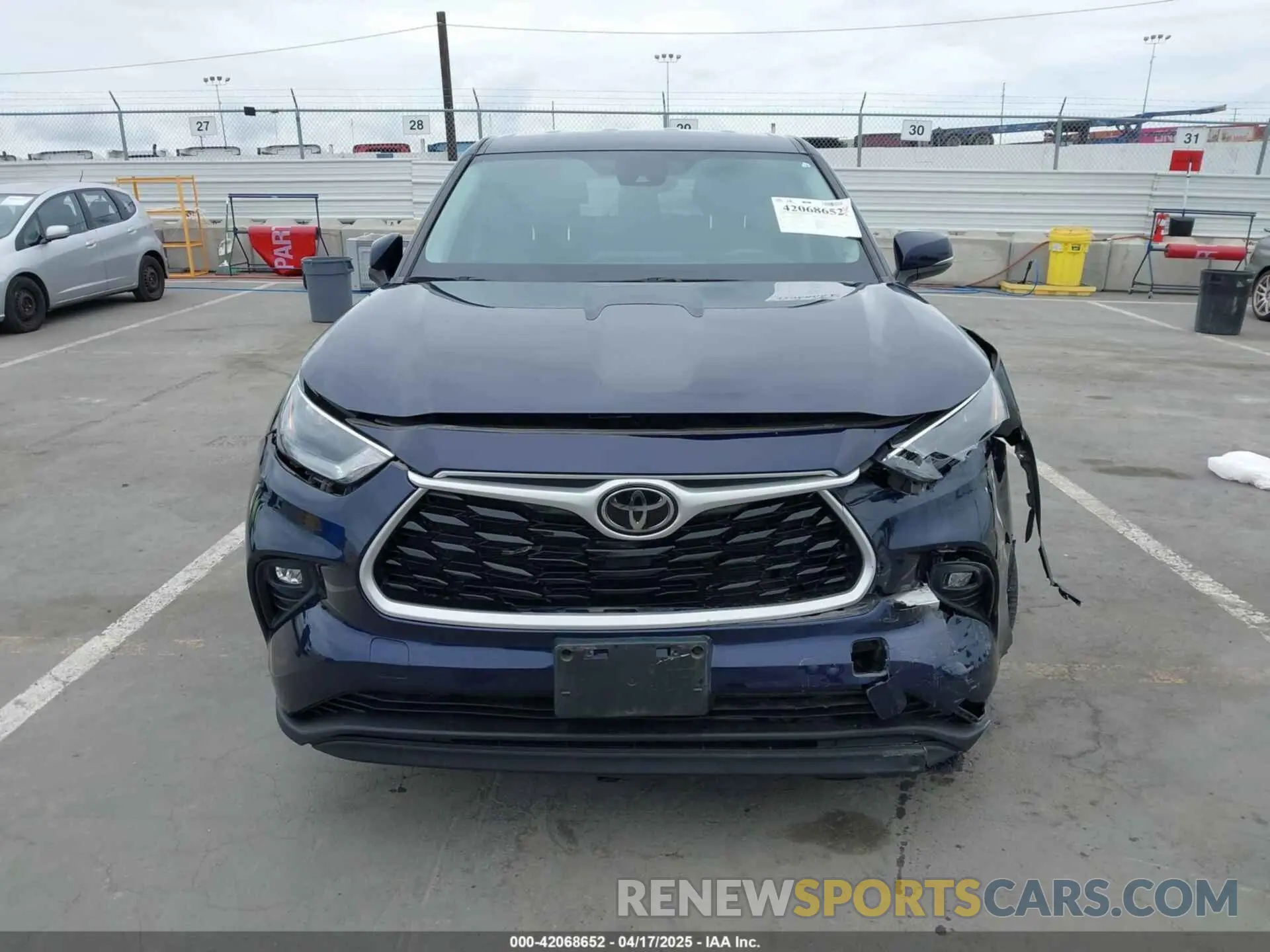 12 Photograph of a damaged car 5TDZZRAH2NS550598 TOYOTA HIGHLANDER 2022