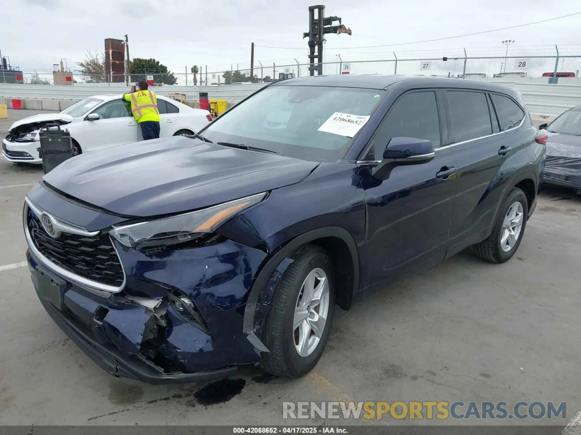 2 Photograph of a damaged car 5TDZZRAH2NS550598 TOYOTA HIGHLANDER 2022