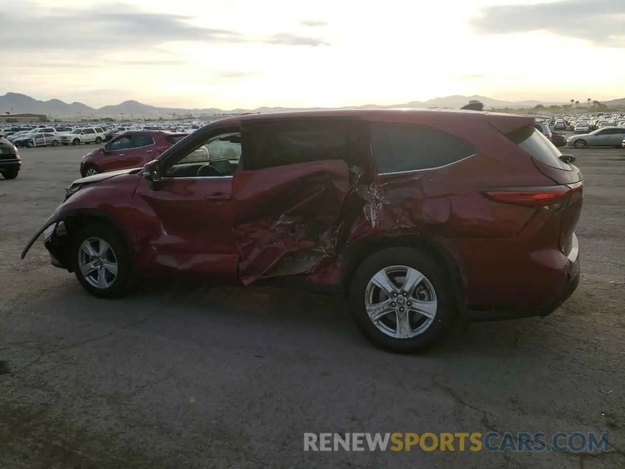 2 Photograph of a damaged car 5TDZZRAH3NS545975 TOYOTA HIGHLANDER 2022