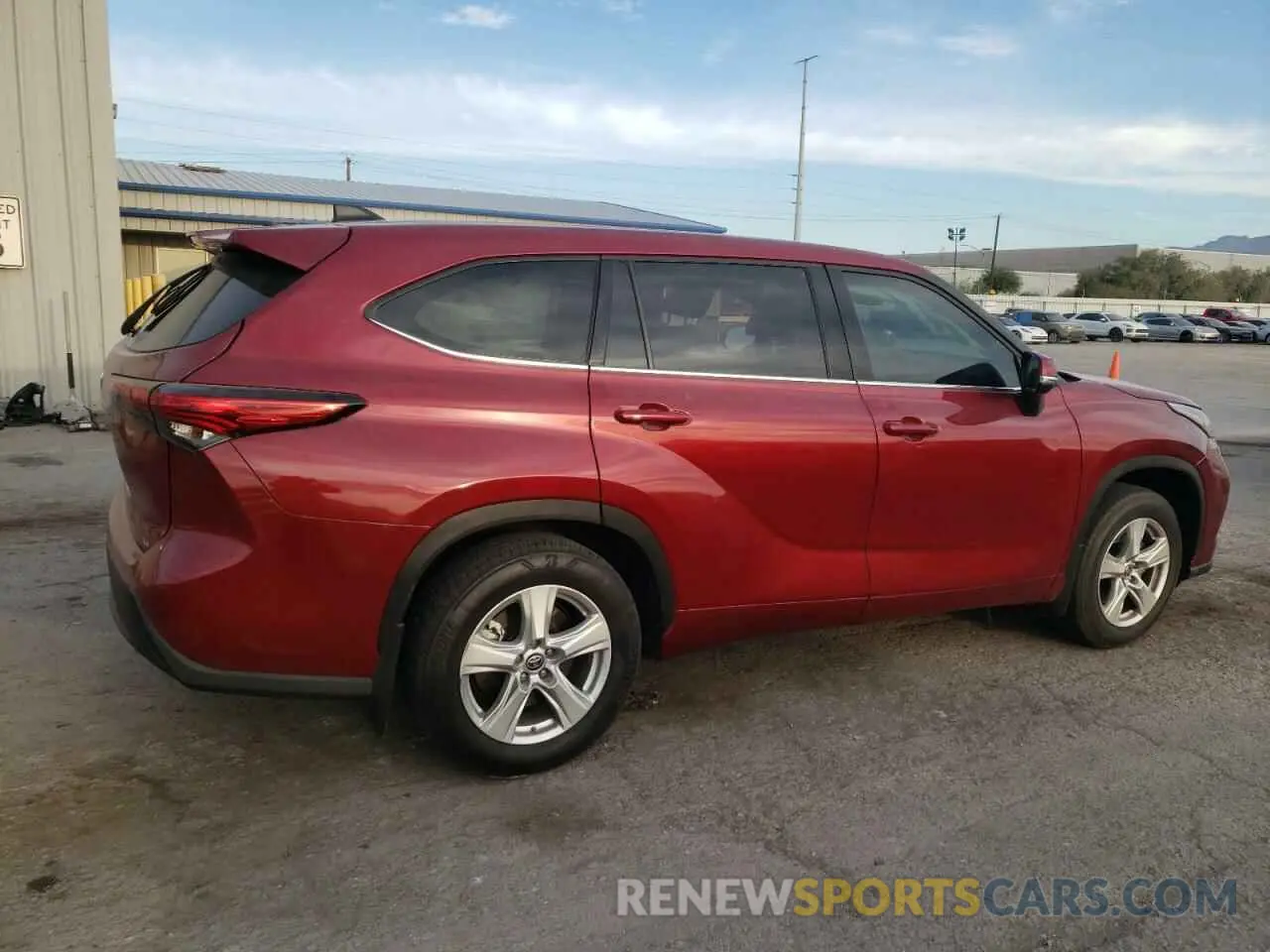3 Photograph of a damaged car 5TDZZRAH3NS545975 TOYOTA HIGHLANDER 2022