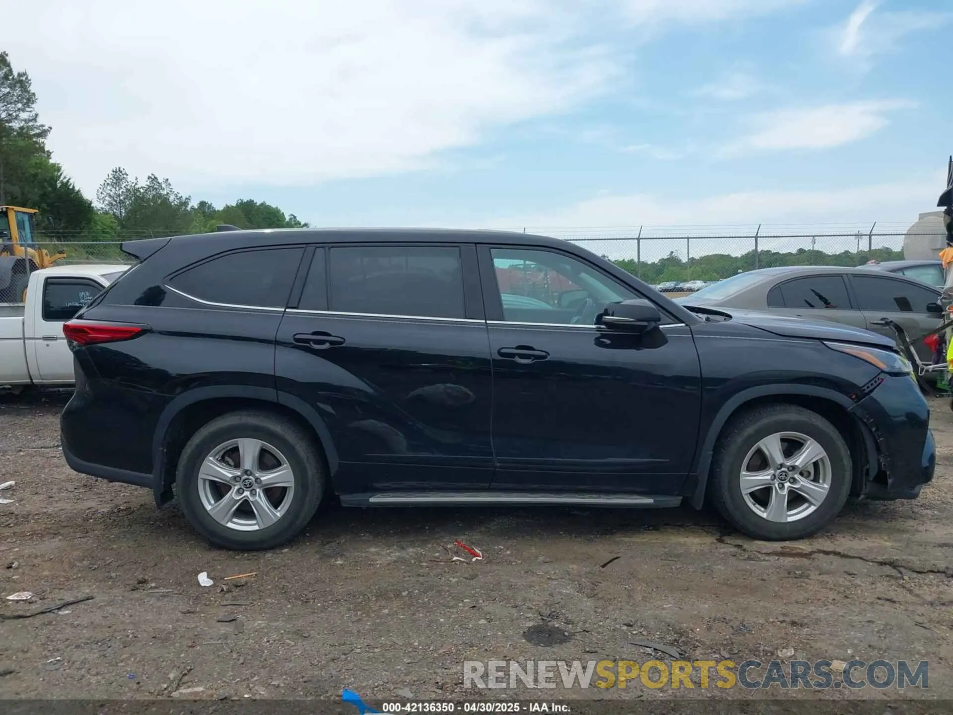14 Photograph of a damaged car 5TDZZRAH3NS558032 TOYOTA HIGHLANDER 2022