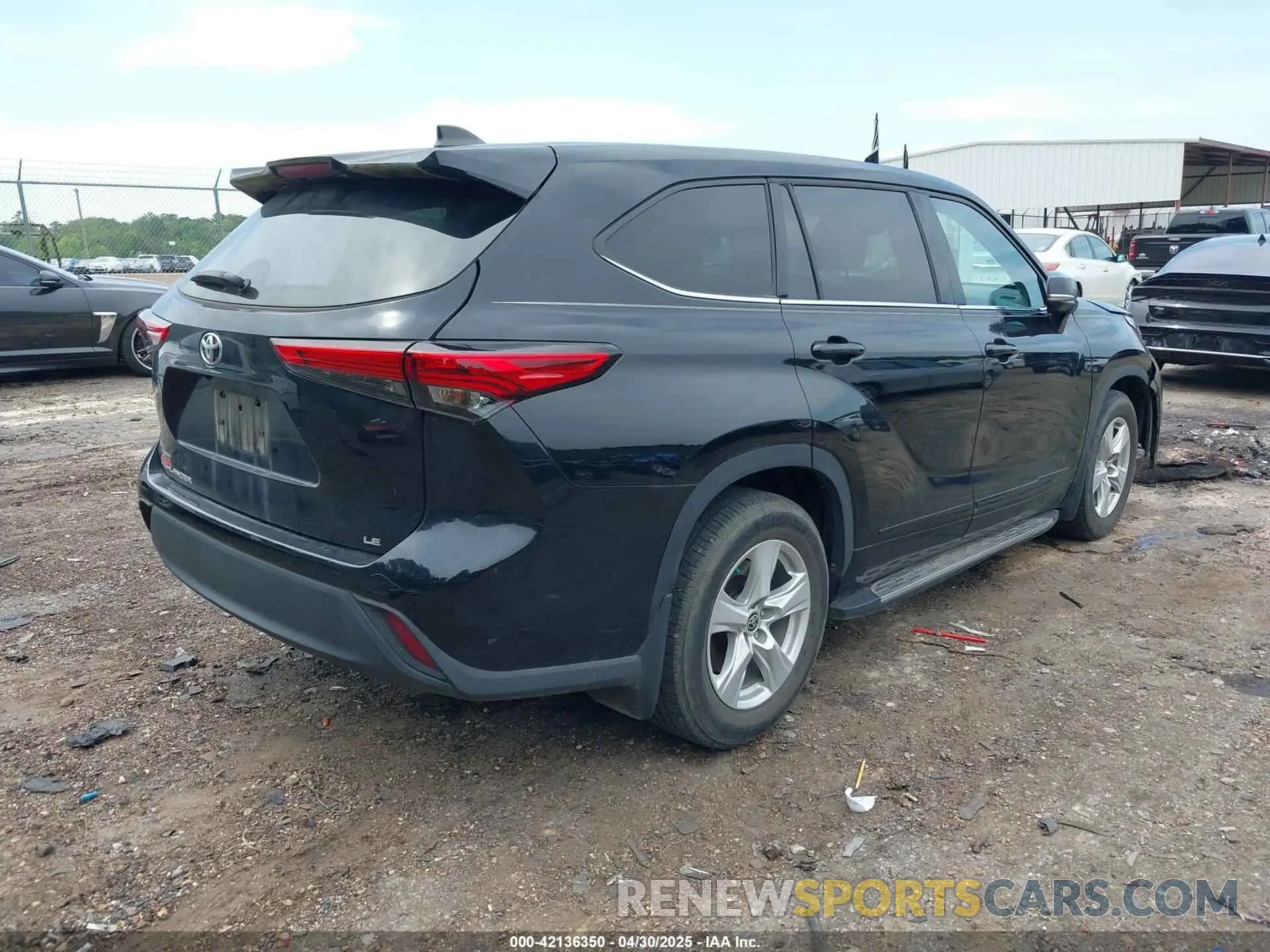 4 Photograph of a damaged car 5TDZZRAH3NS558032 TOYOTA HIGHLANDER 2022