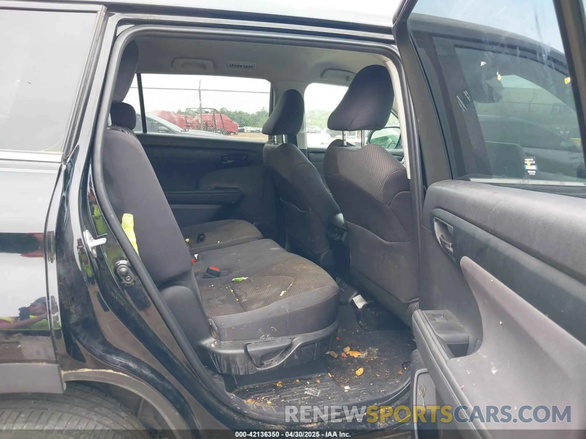 8 Photograph of a damaged car 5TDZZRAH3NS558032 TOYOTA HIGHLANDER 2022