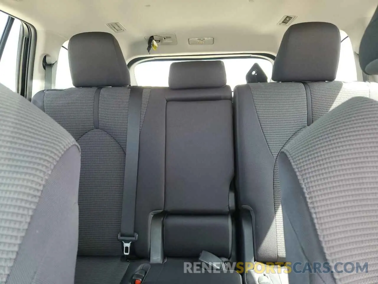 10 Photograph of a damaged car 5TDZZRAH4NS092272 TOYOTA HIGHLANDER 2022