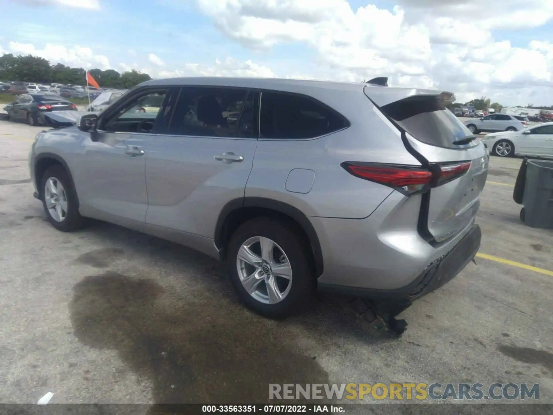 3 Photograph of a damaged car 5TDZZRAH4NS113685 TOYOTA HIGHLANDER 2022