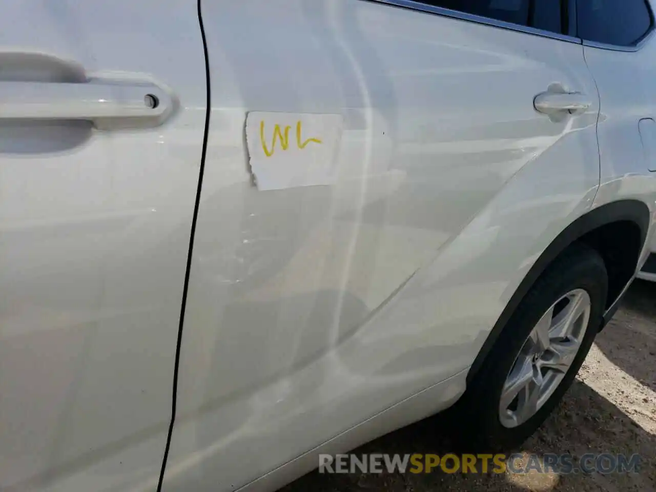 9 Photograph of a damaged car 5TDZZRAH4NS134360 TOYOTA HIGHLANDER 2022