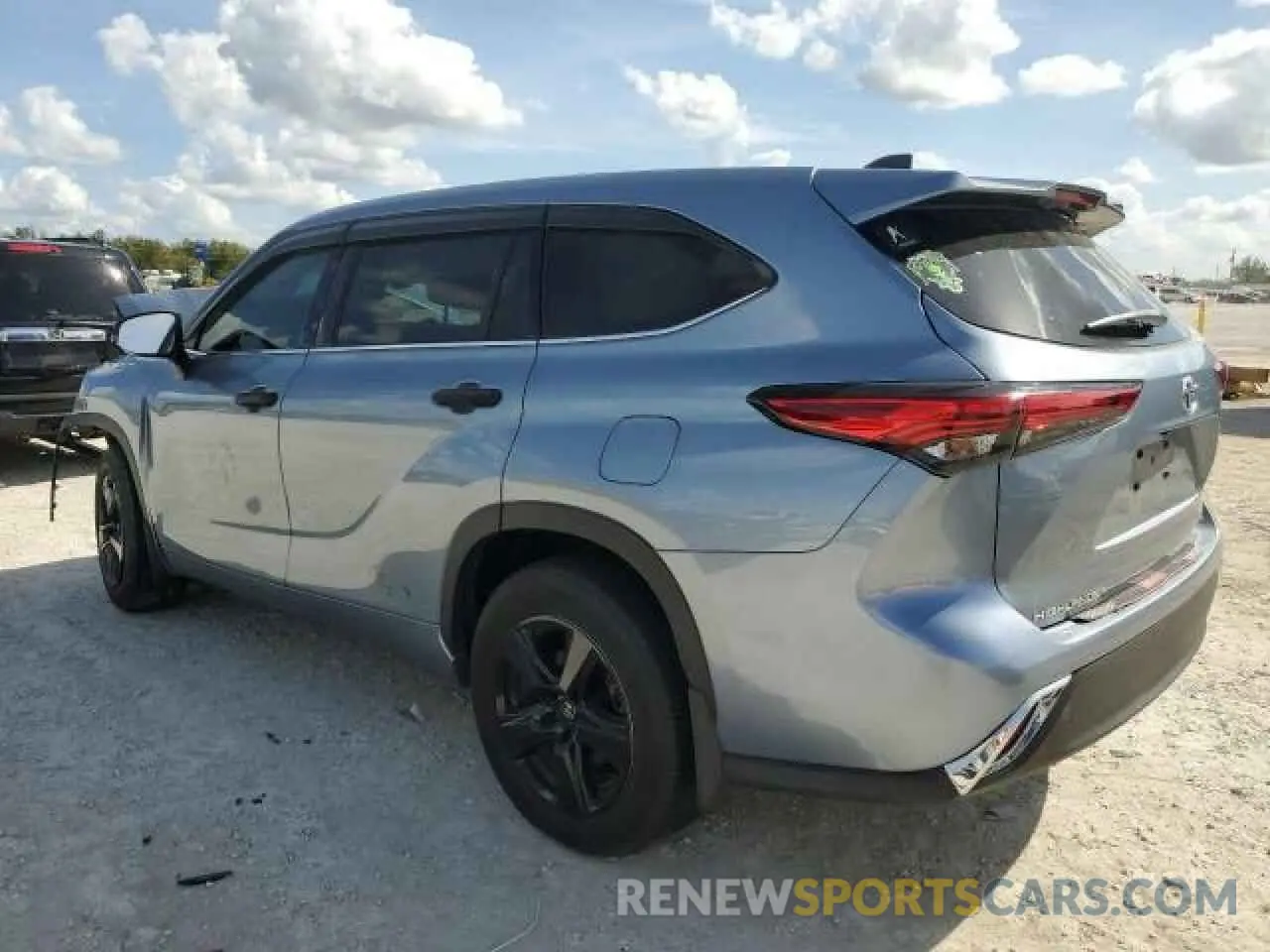 2 Photograph of a damaged car 5TDZZRAH5NS131788 TOYOTA HIGHLANDER 2022