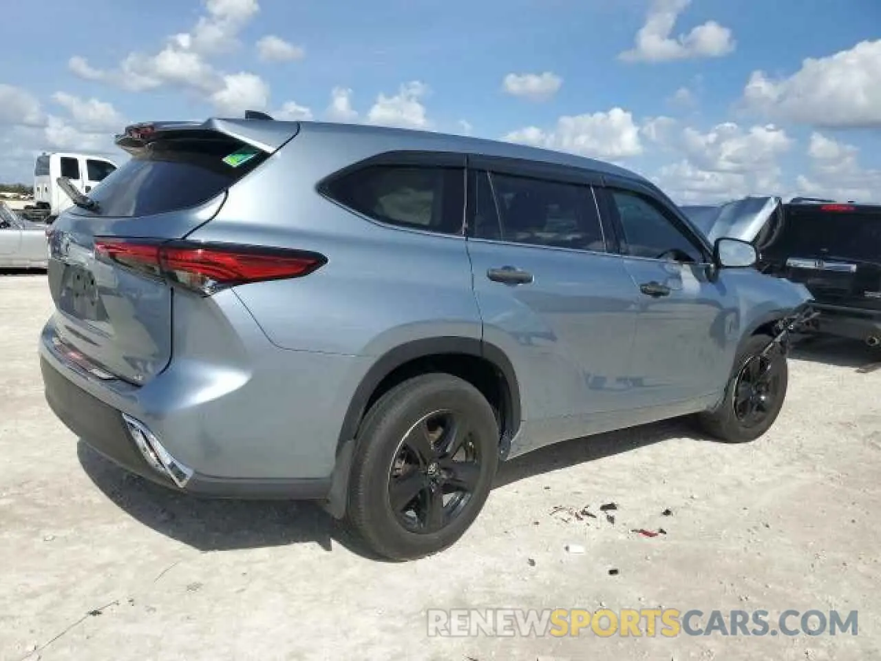 3 Photograph of a damaged car 5TDZZRAH5NS131788 TOYOTA HIGHLANDER 2022