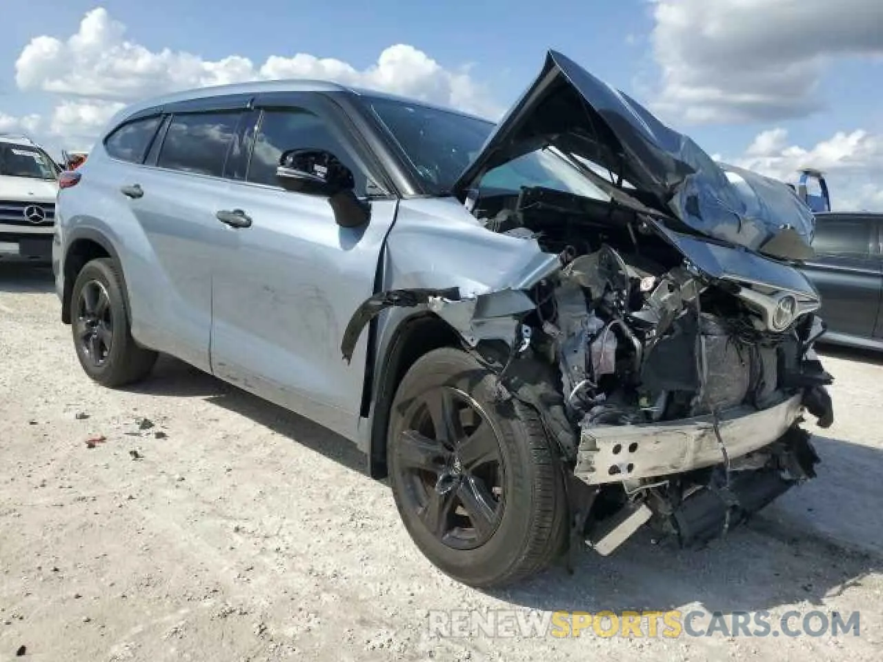 4 Photograph of a damaged car 5TDZZRAH5NS131788 TOYOTA HIGHLANDER 2022