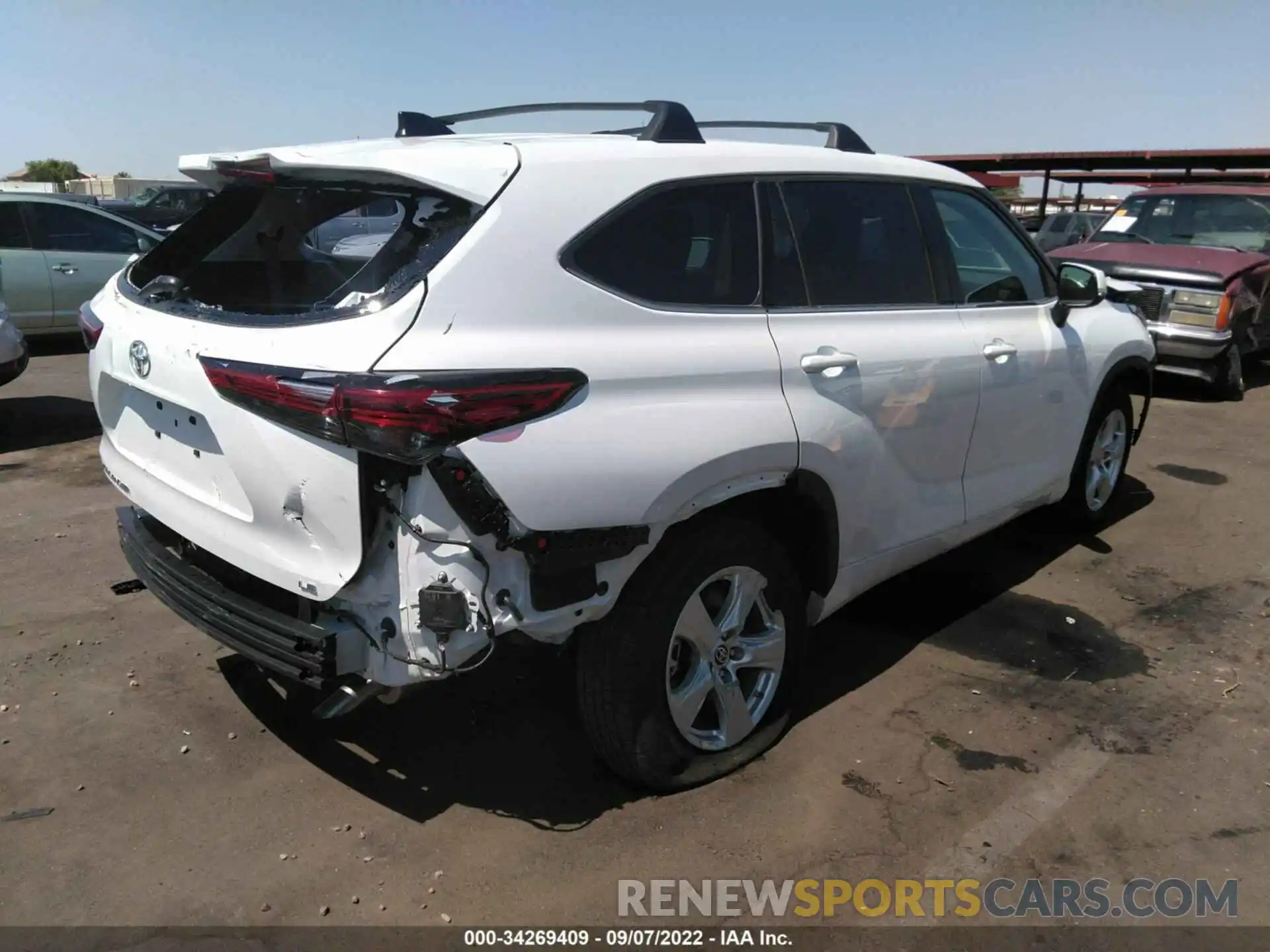 4 Photograph of a damaged car 5TDZZRAH6NS538776 TOYOTA HIGHLANDER 2022