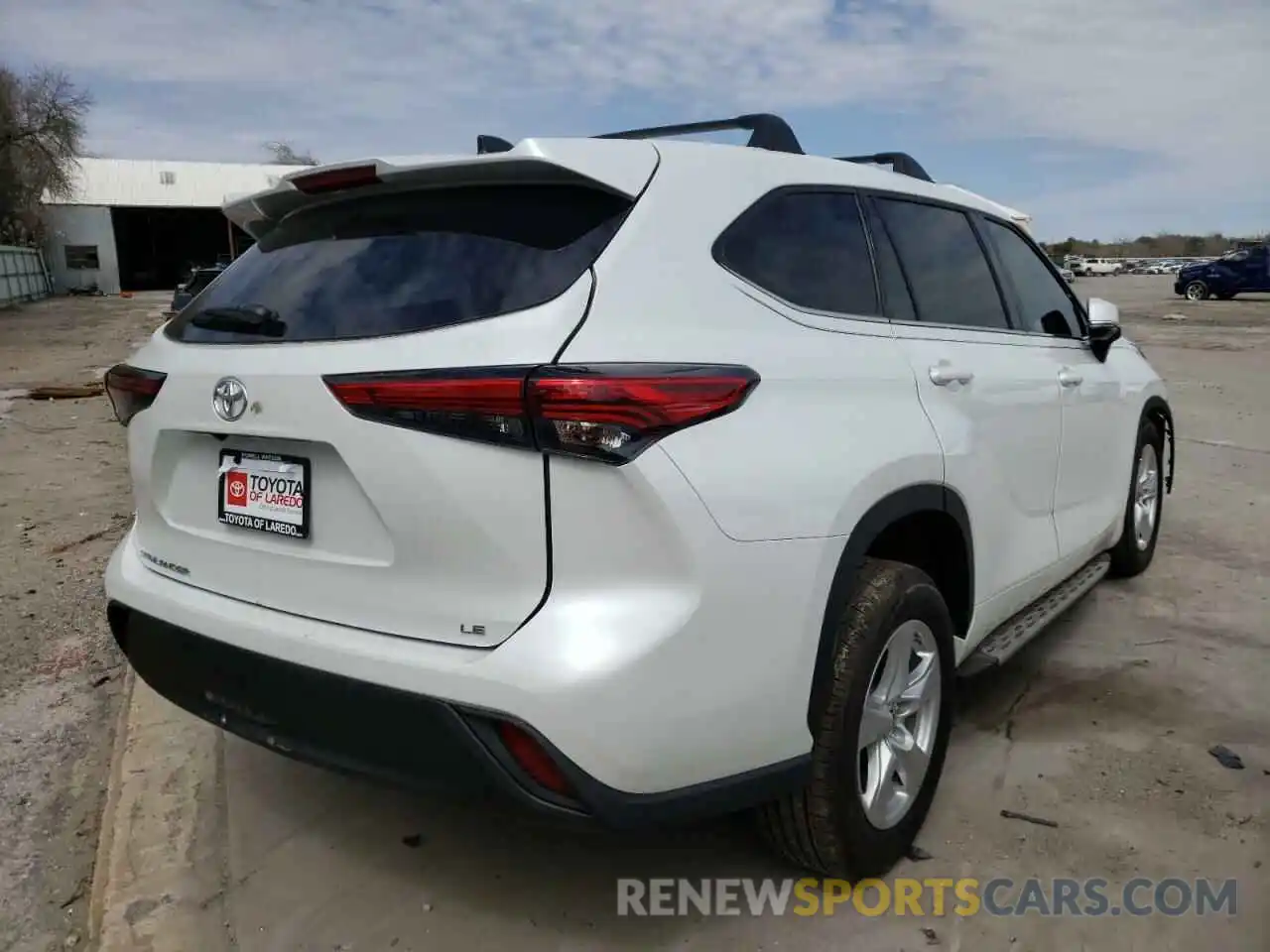 4 Photograph of a damaged car 5TDZZRAH6NS543721 TOYOTA HIGHLANDER 2022