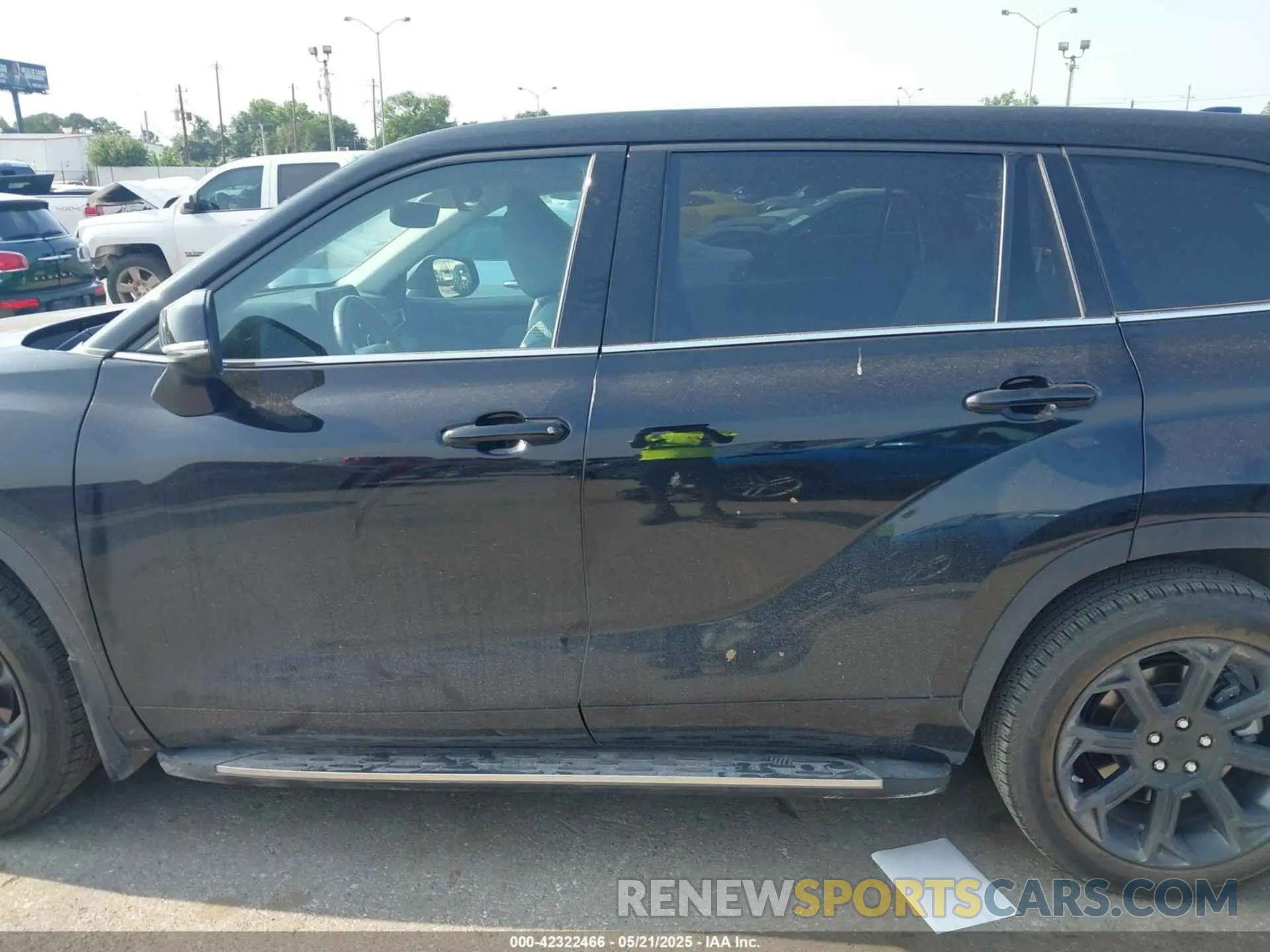 13 Photograph of a damaged car 5TDZZRAH7NS557045 TOYOTA HIGHLANDER 2022