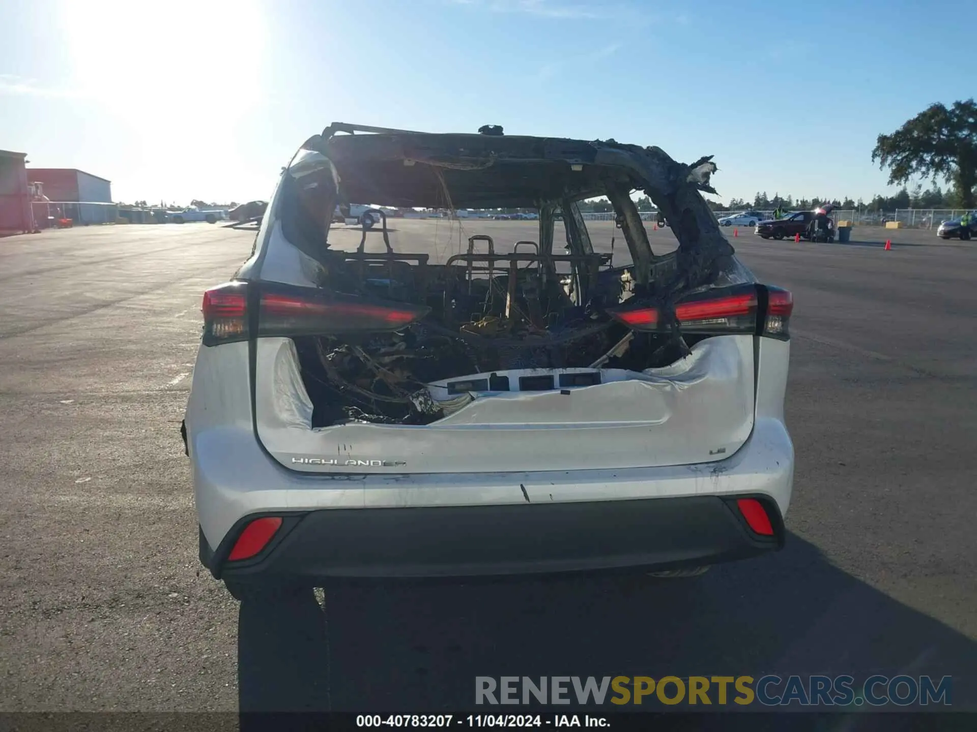 15 Photograph of a damaged car 5TDZZRAH8NS541615 TOYOTA HIGHLANDER 2022