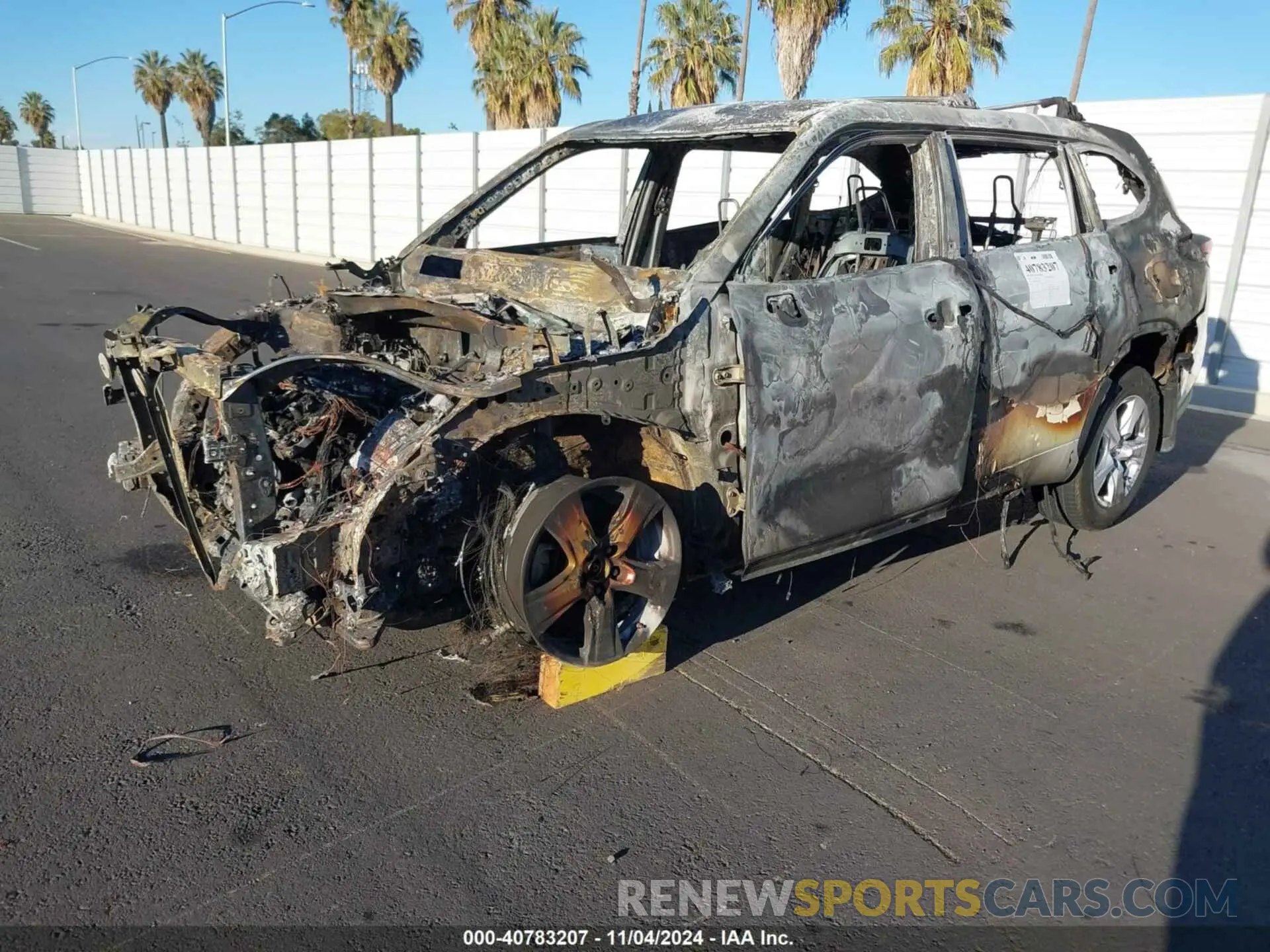 2 Photograph of a damaged car 5TDZZRAH8NS541615 TOYOTA HIGHLANDER 2022