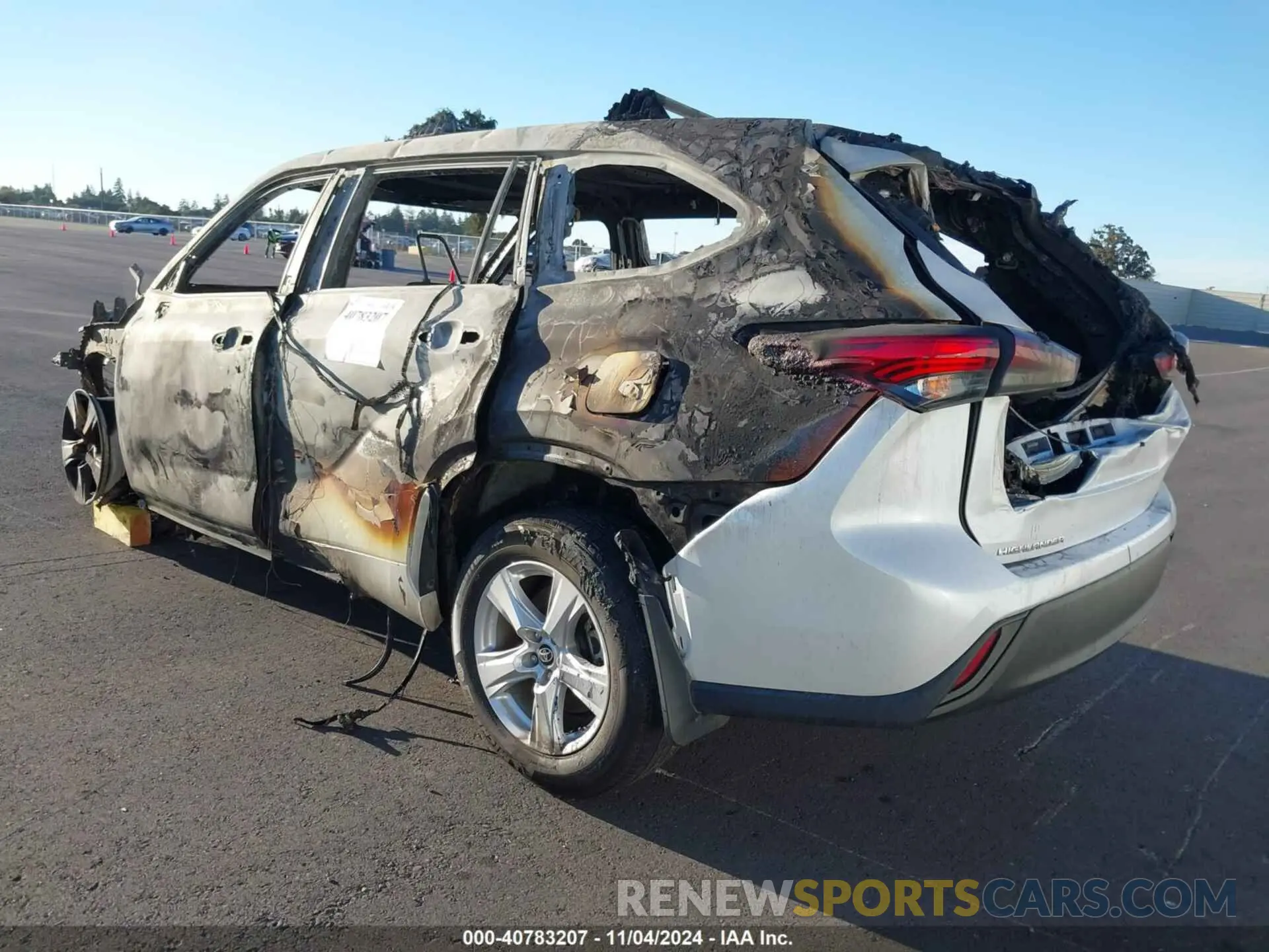 3 Photograph of a damaged car 5TDZZRAH8NS541615 TOYOTA HIGHLANDER 2022