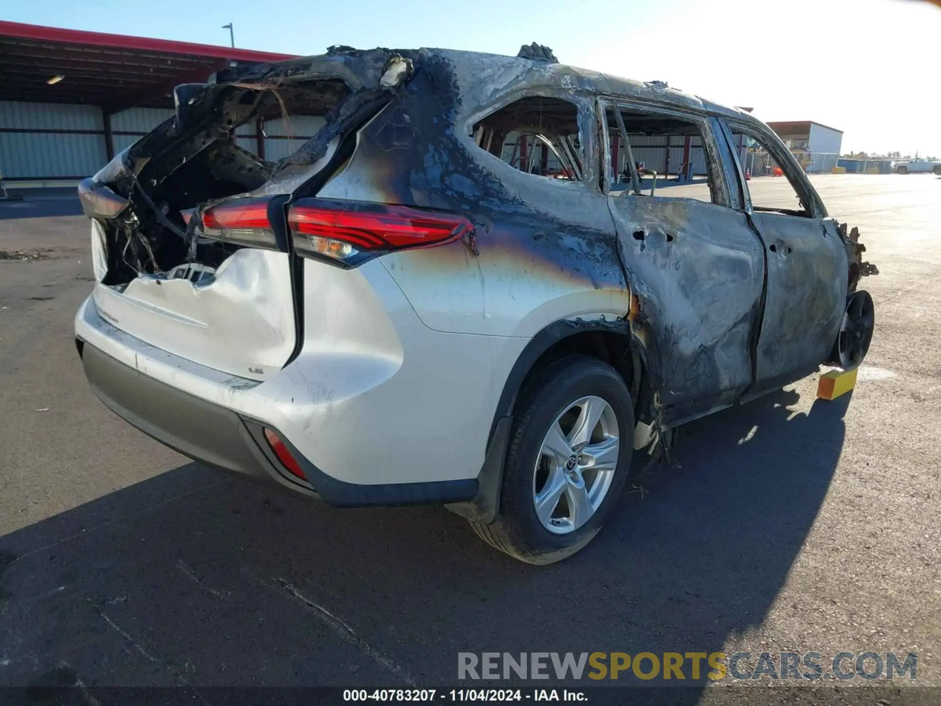 4 Photograph of a damaged car 5TDZZRAH8NS541615 TOYOTA HIGHLANDER 2022