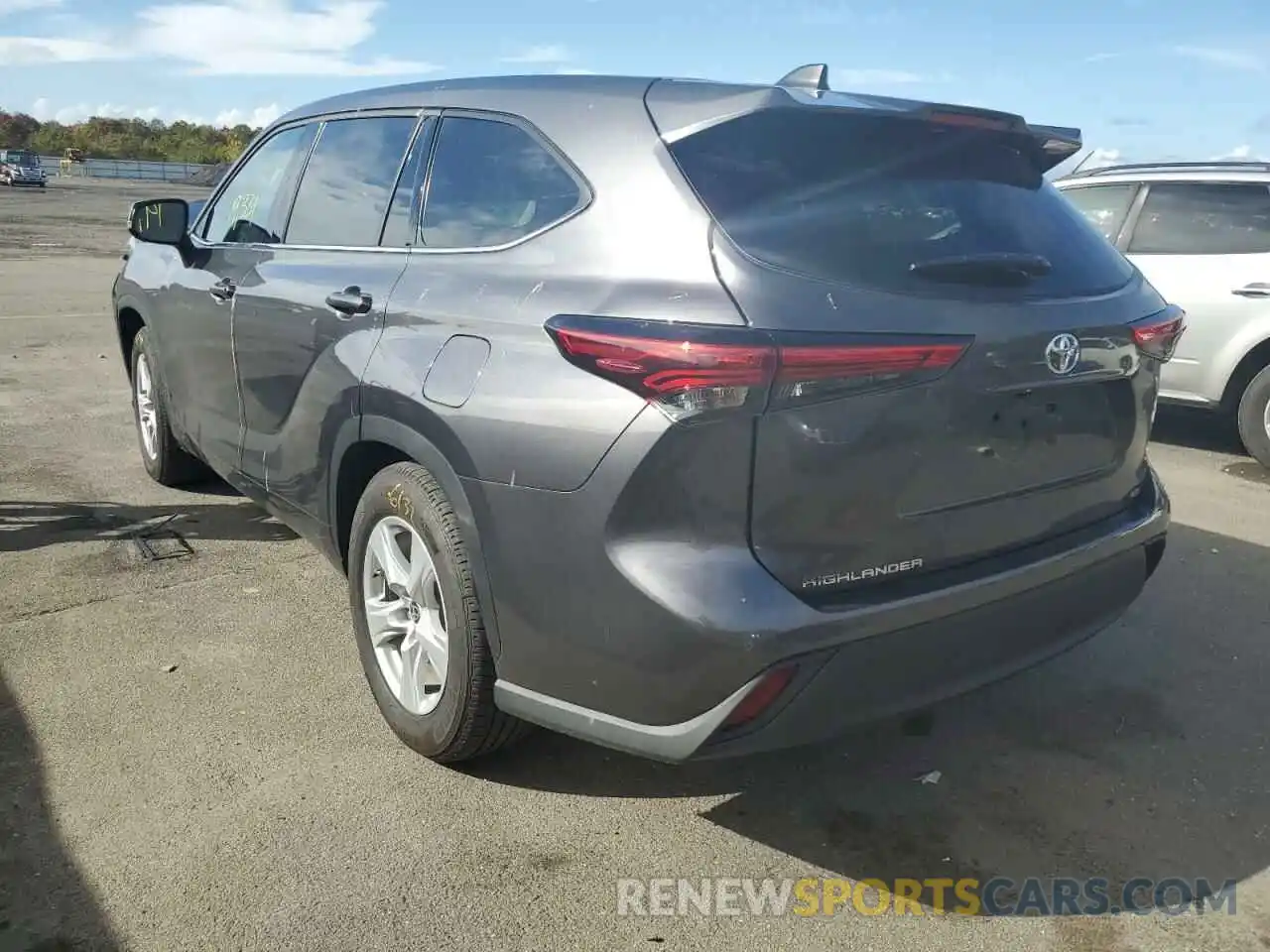 3 Photograph of a damaged car 5TDZZRAH9NS107669 TOYOTA HIGHLANDER 2022