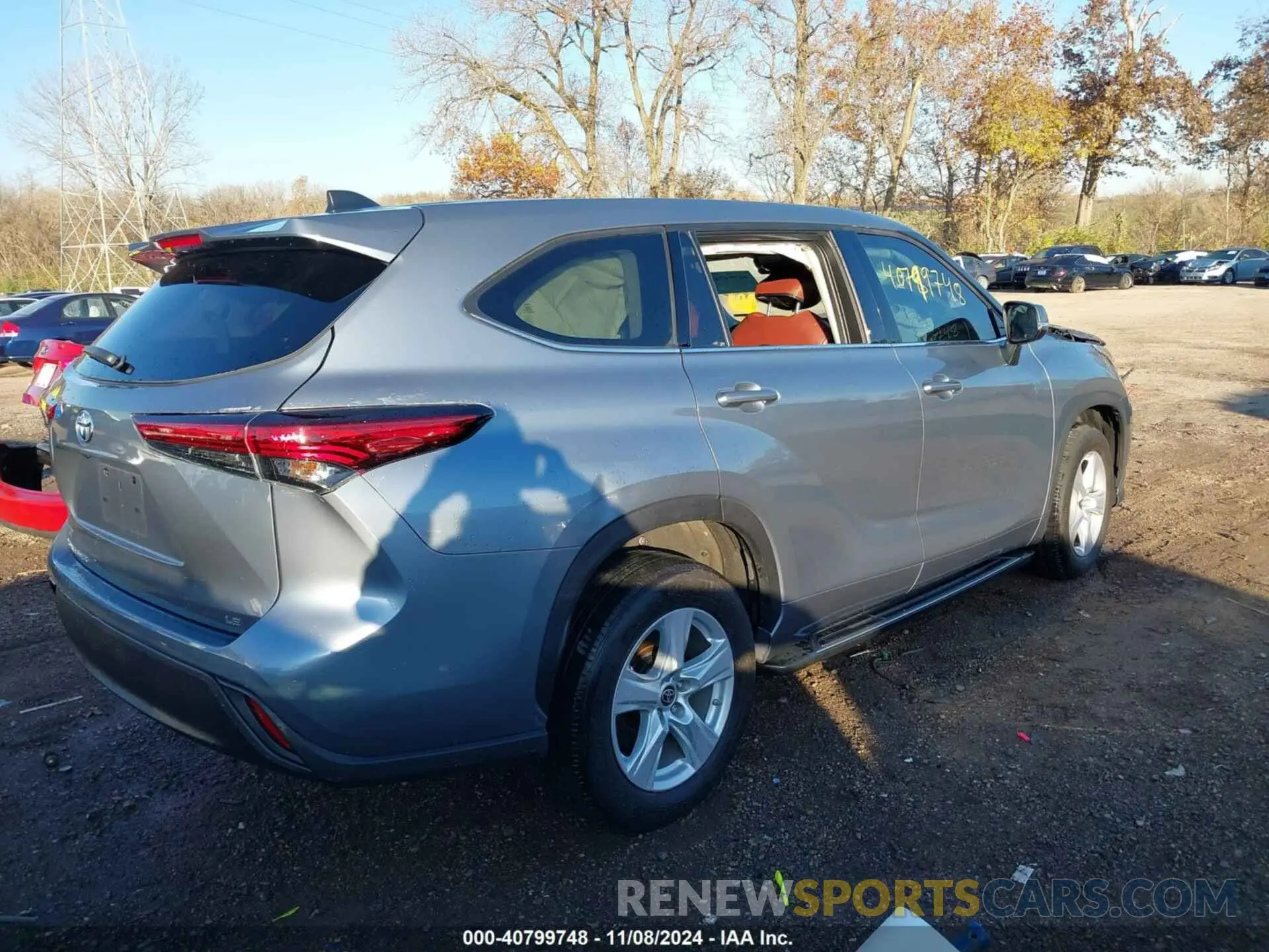 4 Photograph of a damaged car 5TDZZRAH9NS137948 TOYOTA HIGHLANDER 2022