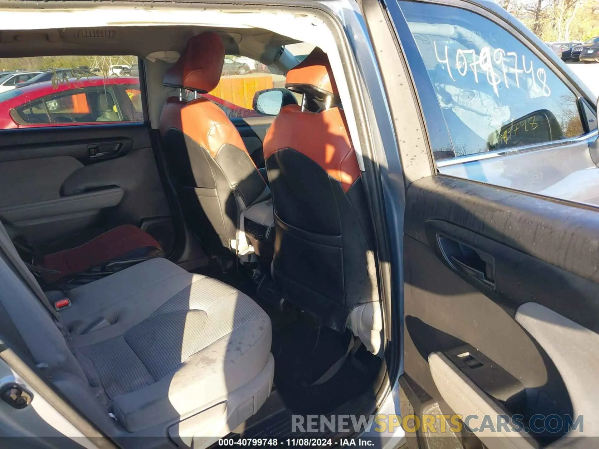 8 Photograph of a damaged car 5TDZZRAH9NS137948 TOYOTA HIGHLANDER 2022