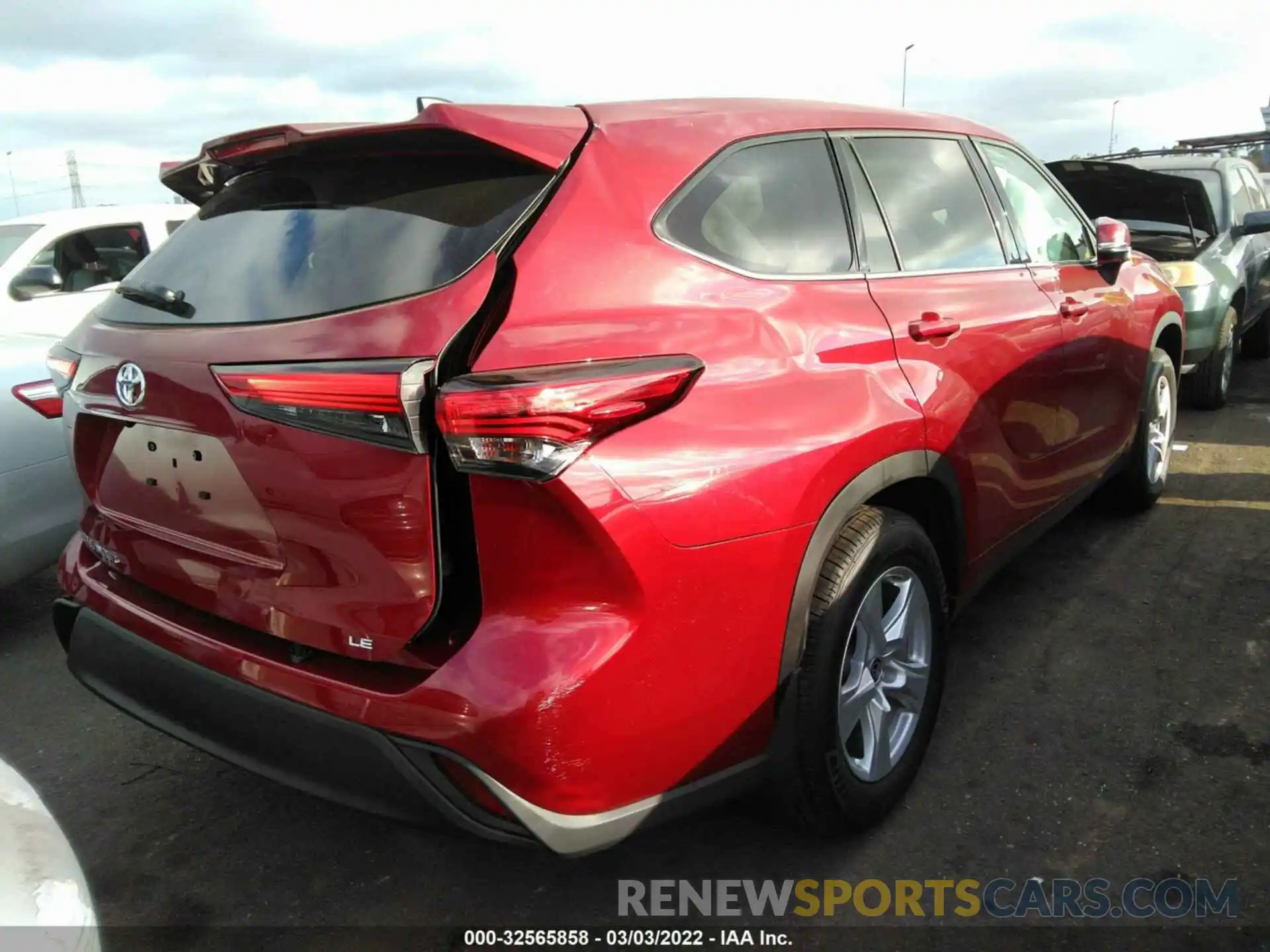 4 Photograph of a damaged car 5TDZZRAH9NS542420 TOYOTA HIGHLANDER 2022