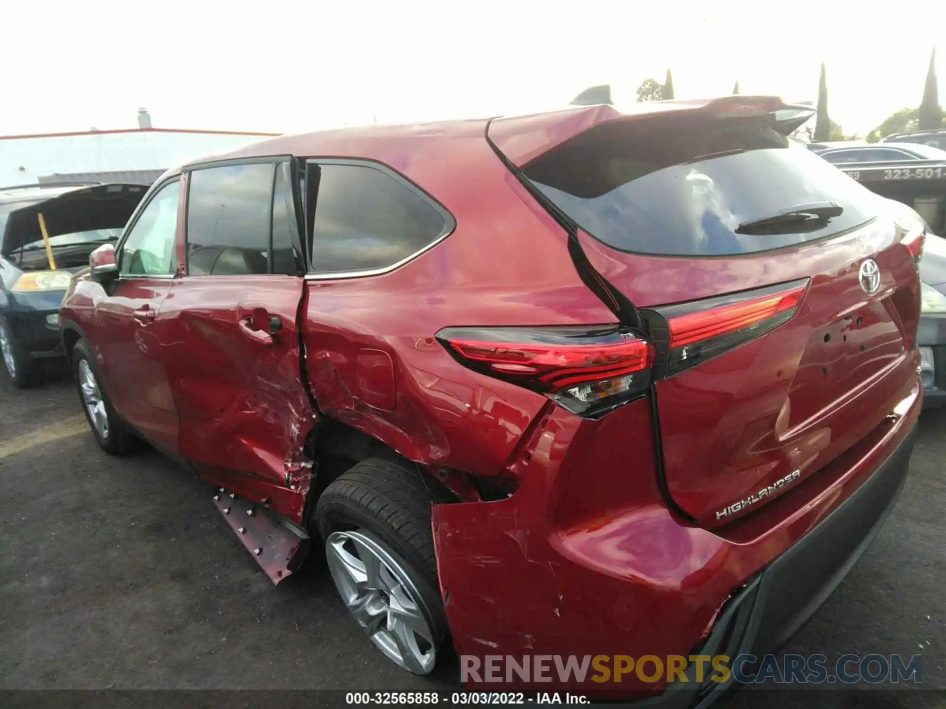 6 Photograph of a damaged car 5TDZZRAH9NS542420 TOYOTA HIGHLANDER 2022