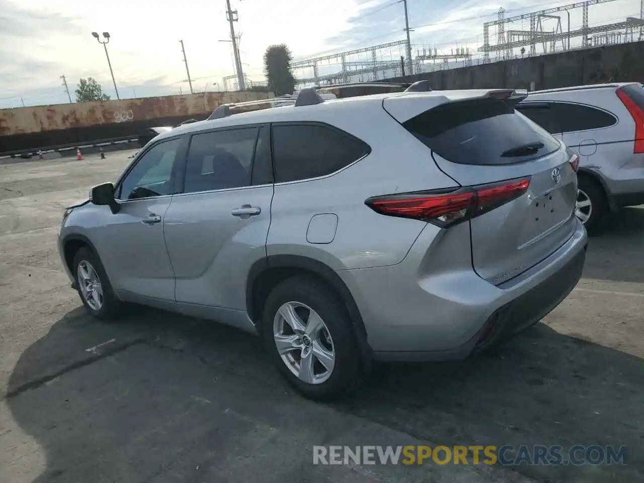 2 Photograph of a damaged car 5TDZZRAHXNS108510 TOYOTA HIGHLANDER 2022