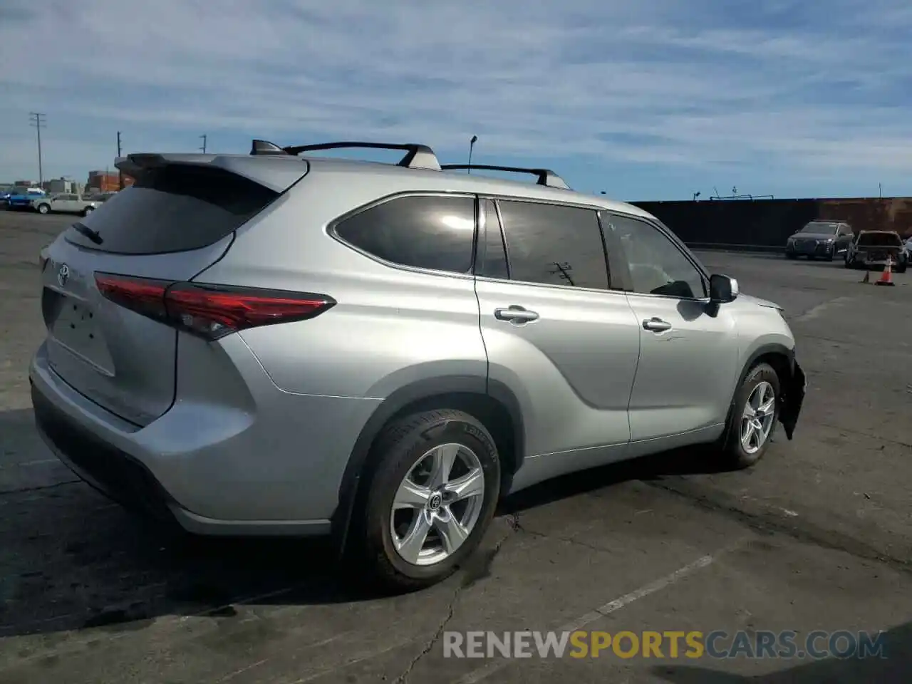 3 Photograph of a damaged car 5TDZZRAHXNS108510 TOYOTA HIGHLANDER 2022