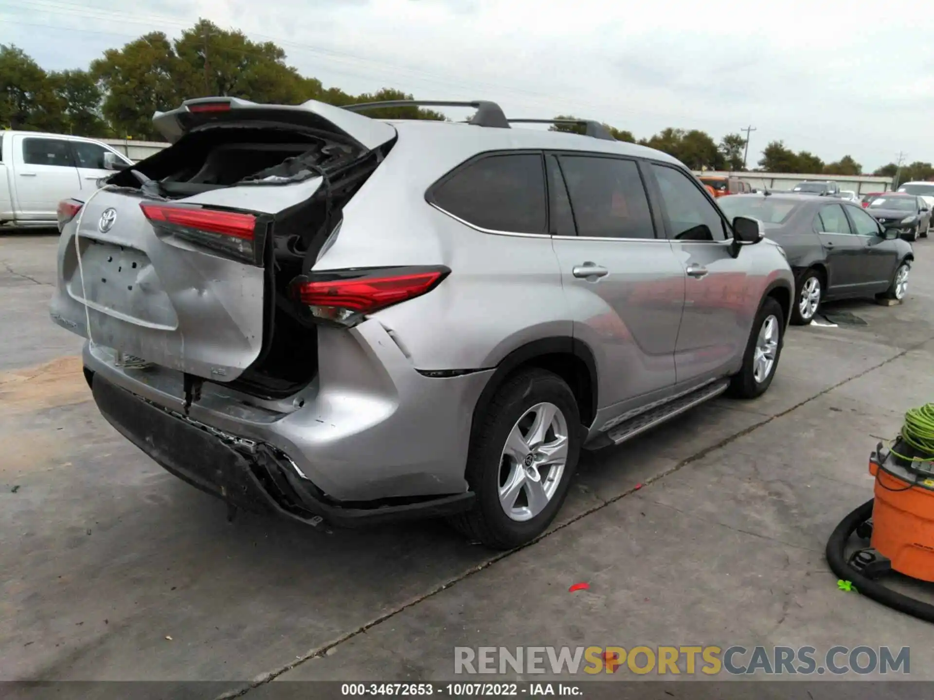 4 Photograph of a damaged car 5TDZZRAHXNS542152 TOYOTA HIGHLANDER 2022