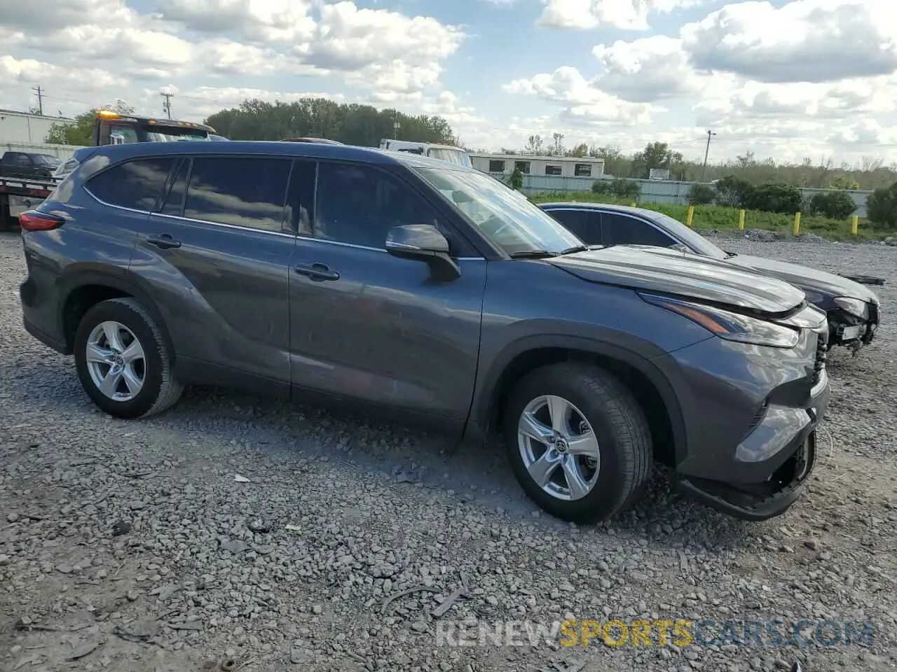 4 Photograph of a damaged car 5TDZZRAHXNS554186 TOYOTA HIGHLANDER 2022