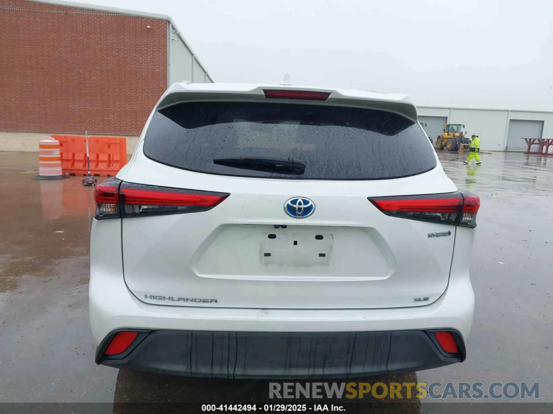 17 Photograph of a damaged car 5TDAARAH7PS519564 TOYOTA HIGHLANDER 2023
