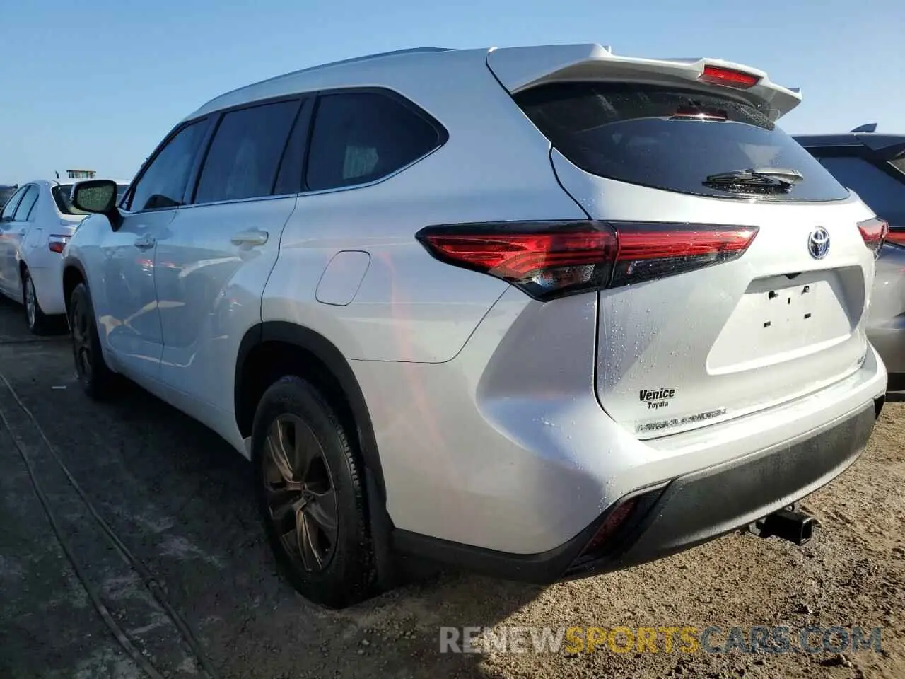 2 Photograph of a damaged car 5TDABRCH4PS563483 TOYOTA HIGHLANDER 2023