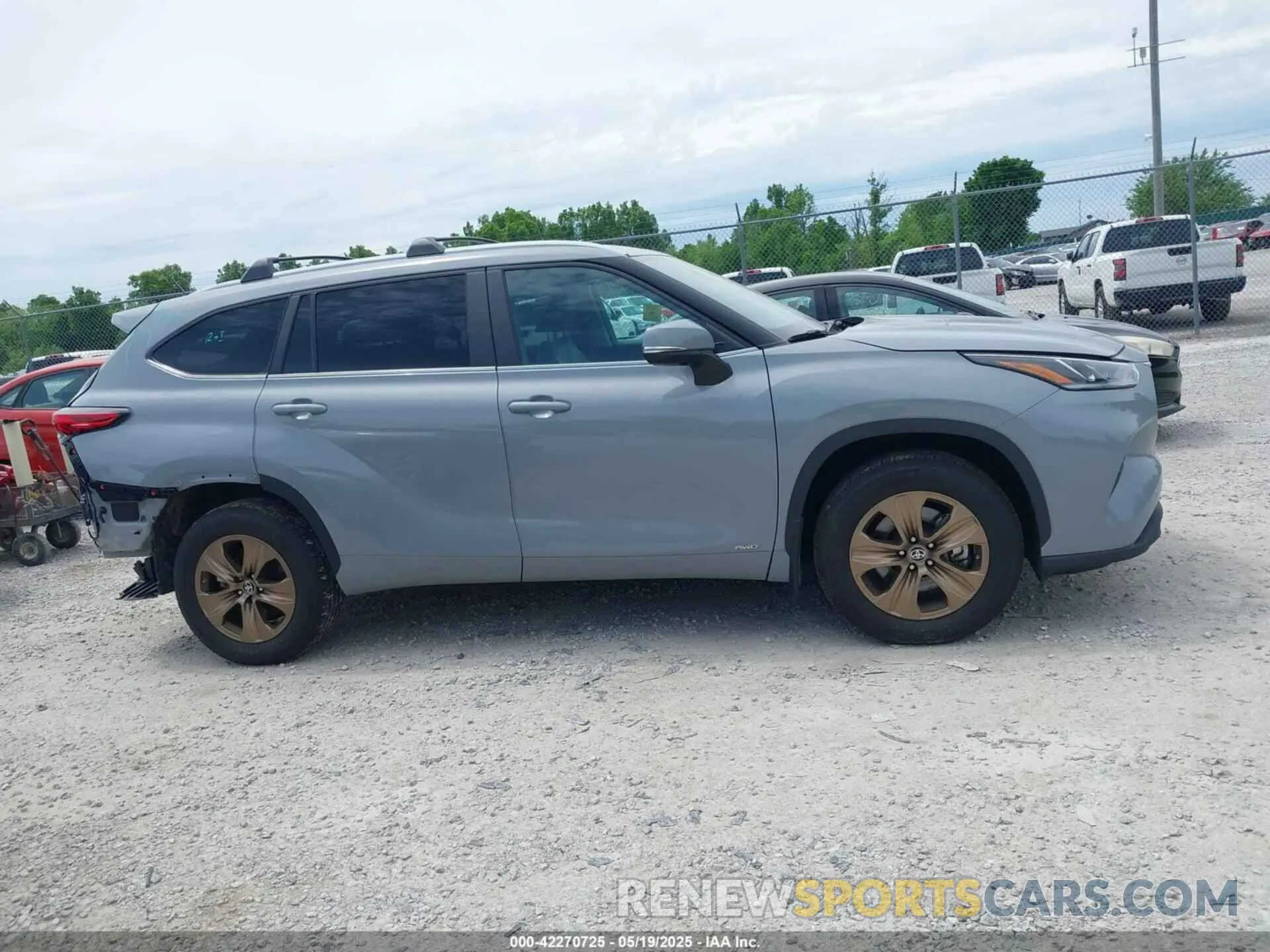 13 Photograph of a damaged car 5TDABRCH4PS563855 TOYOTA HIGHLANDER 2023