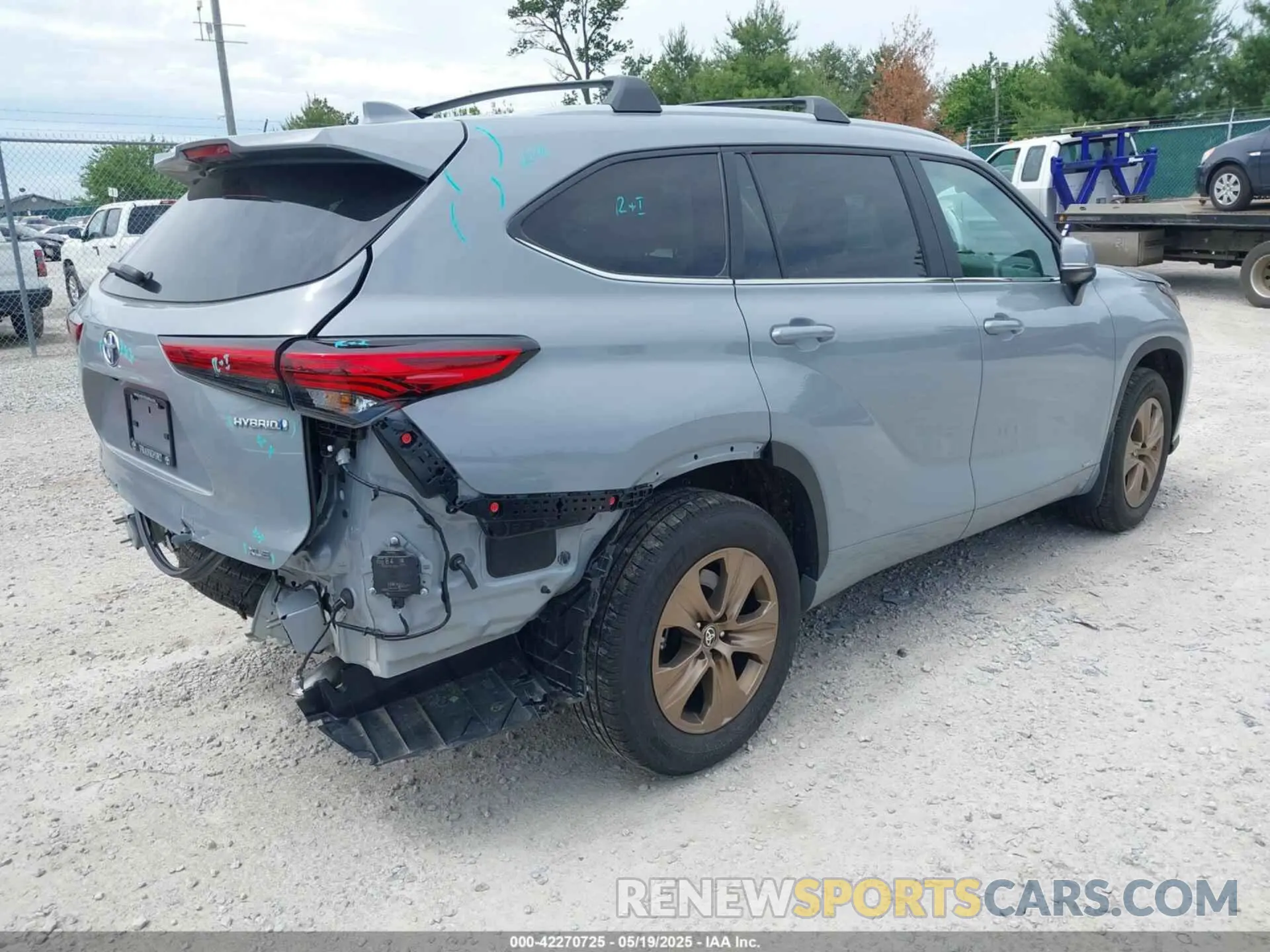 4 Photograph of a damaged car 5TDABRCH4PS563855 TOYOTA HIGHLANDER 2023