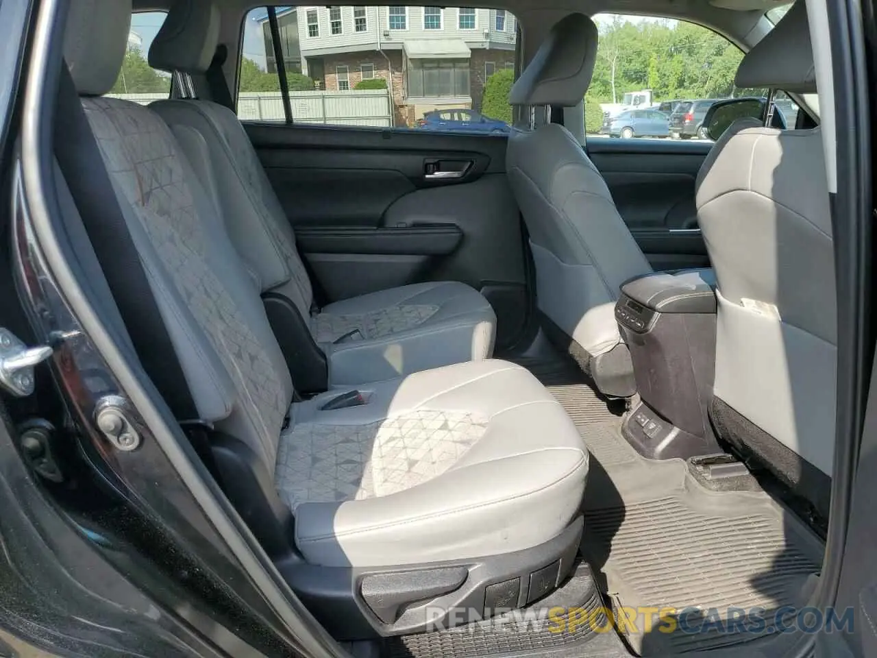 11 Photograph of a damaged car 5TDABRCH4PS582972 TOYOTA HIGHLANDER 2023