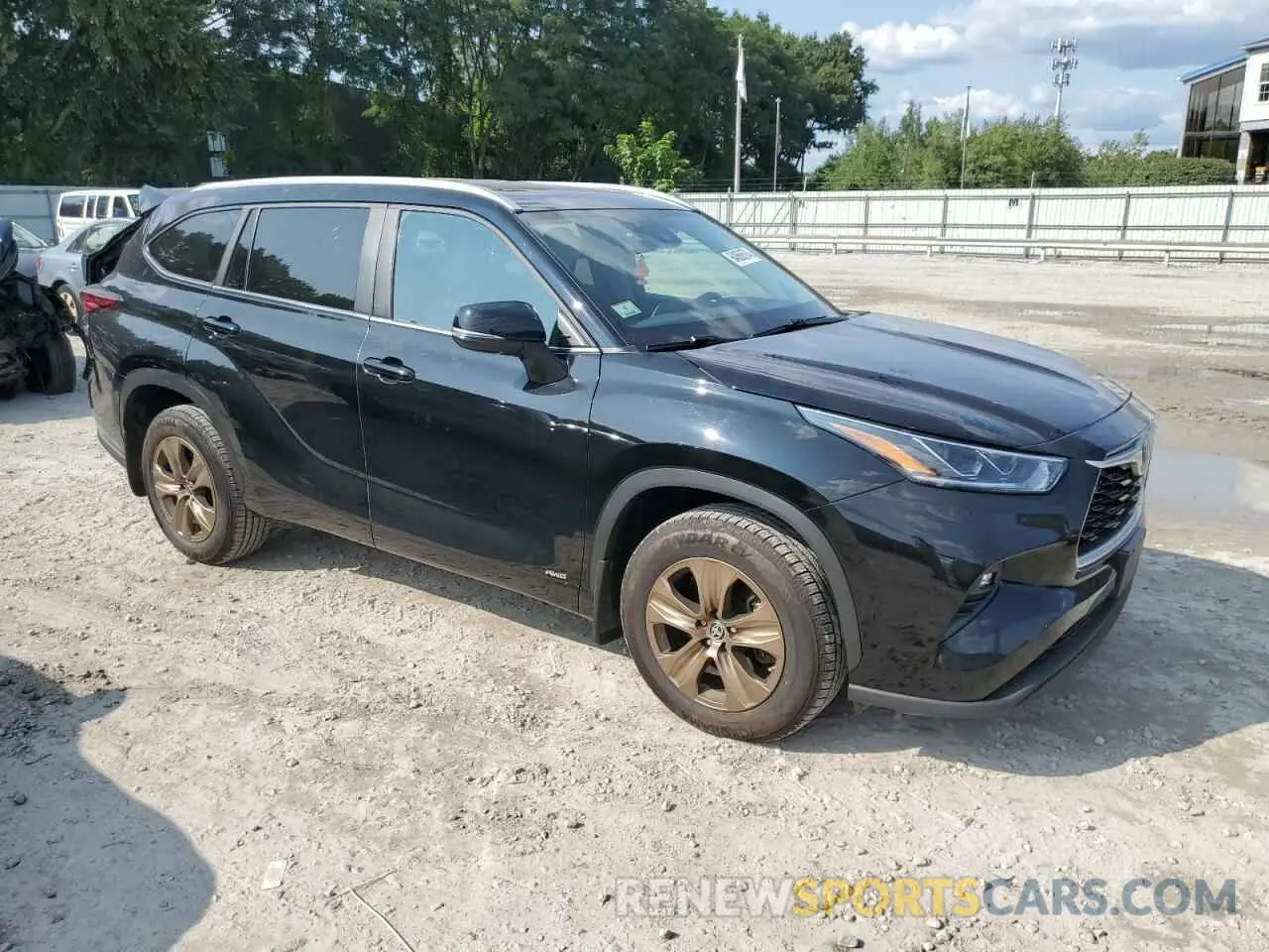4 Photograph of a damaged car 5TDABRCH4PS582972 TOYOTA HIGHLANDER 2023